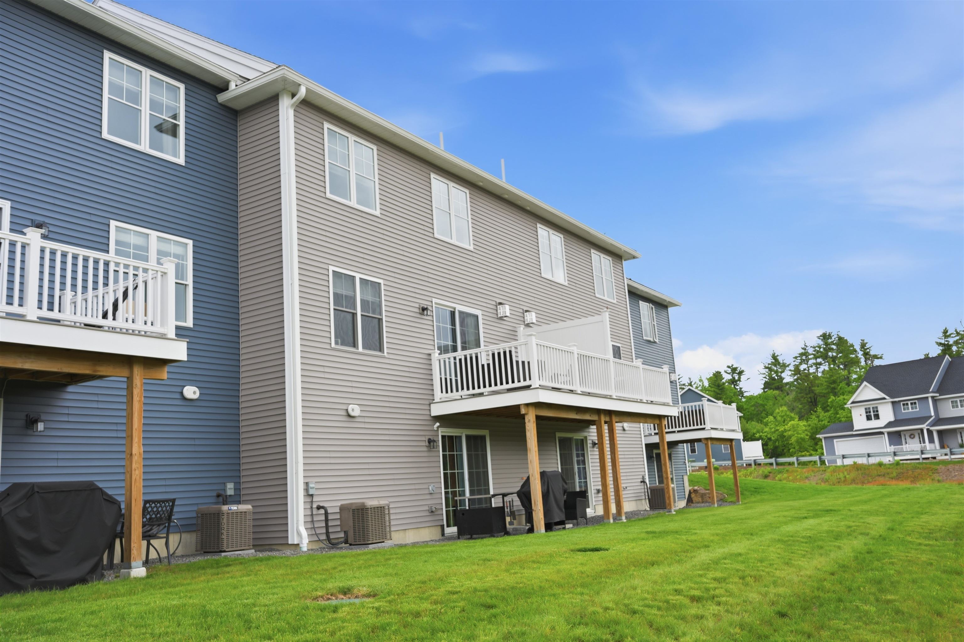 4 Autumn Ln, Raymond, NH 03077