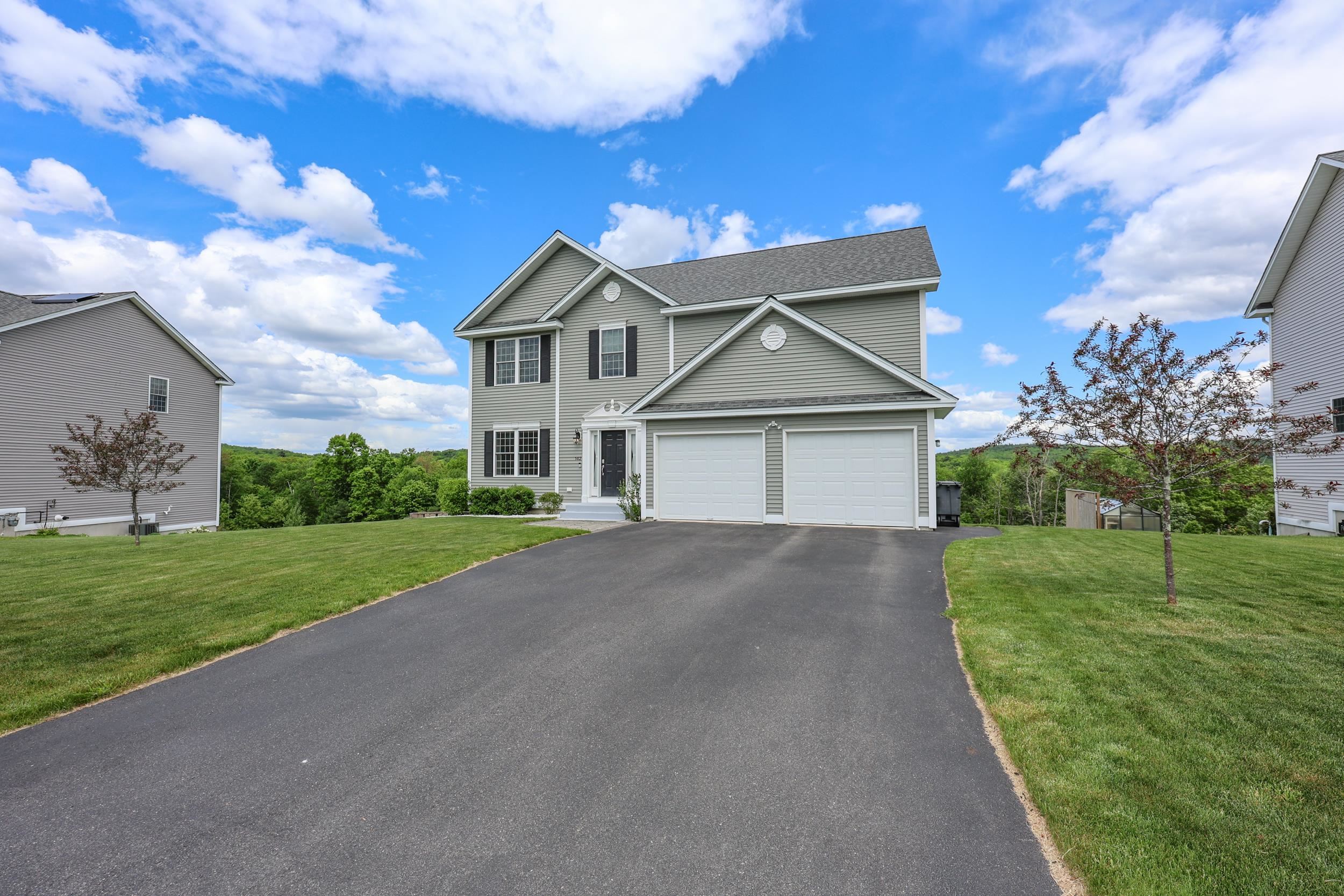 142 Brookview Dr, Hooksett, NH 03106
