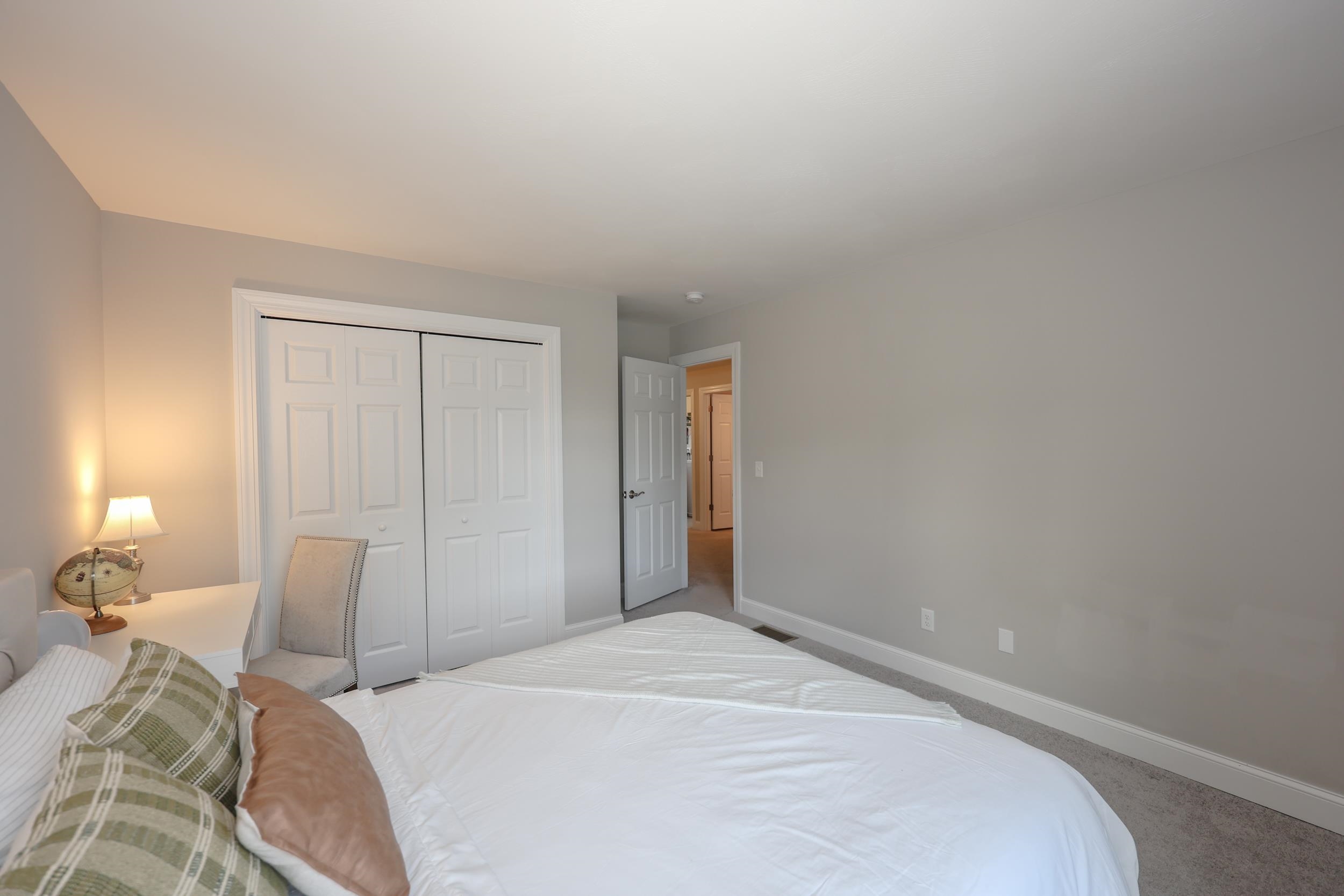 142 Brookview Dr, Hooksett, NH 03106
