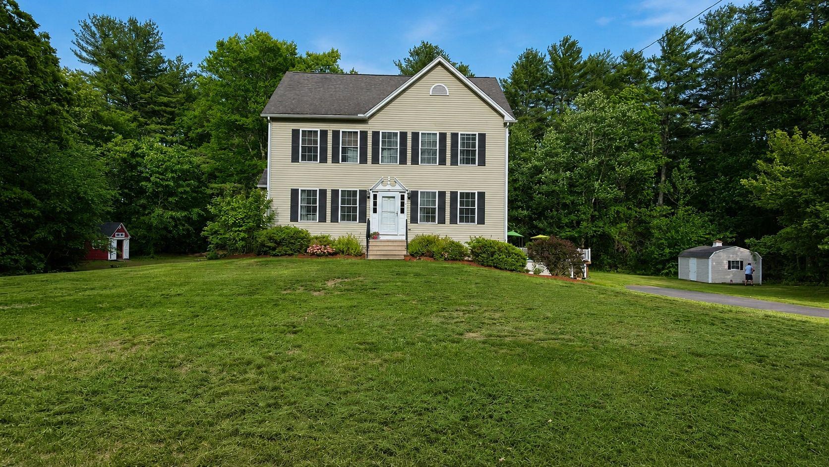 54 Chase Rd, Londonderry, NH 03053