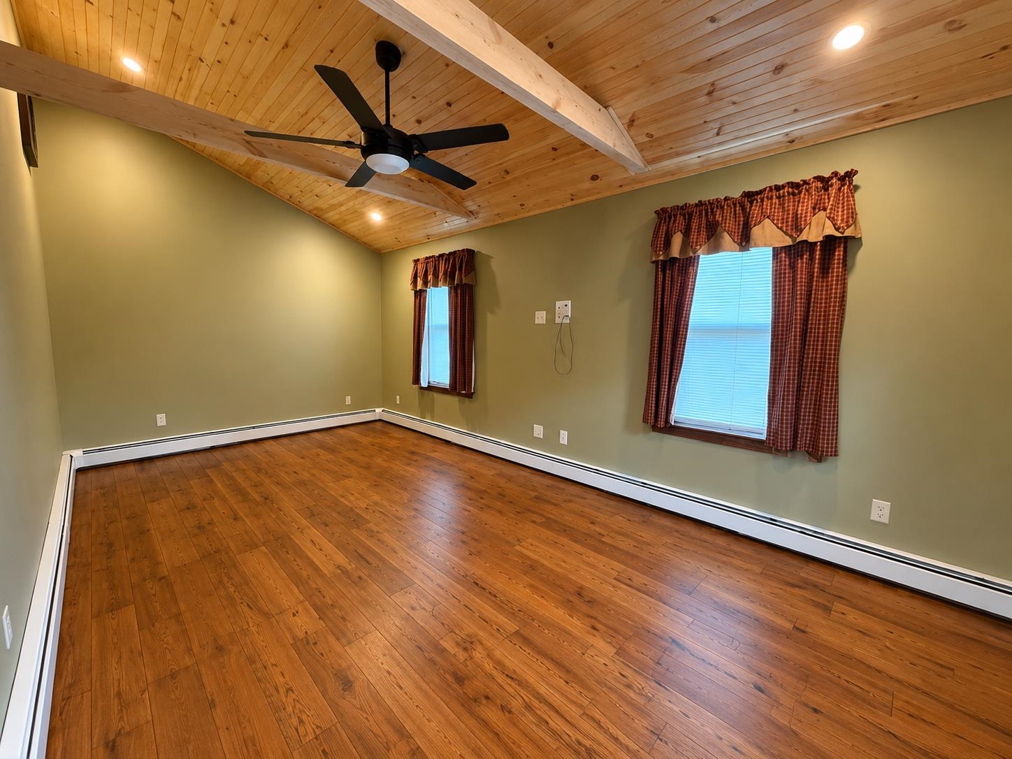 20 Church St, Gorham, NH 03581