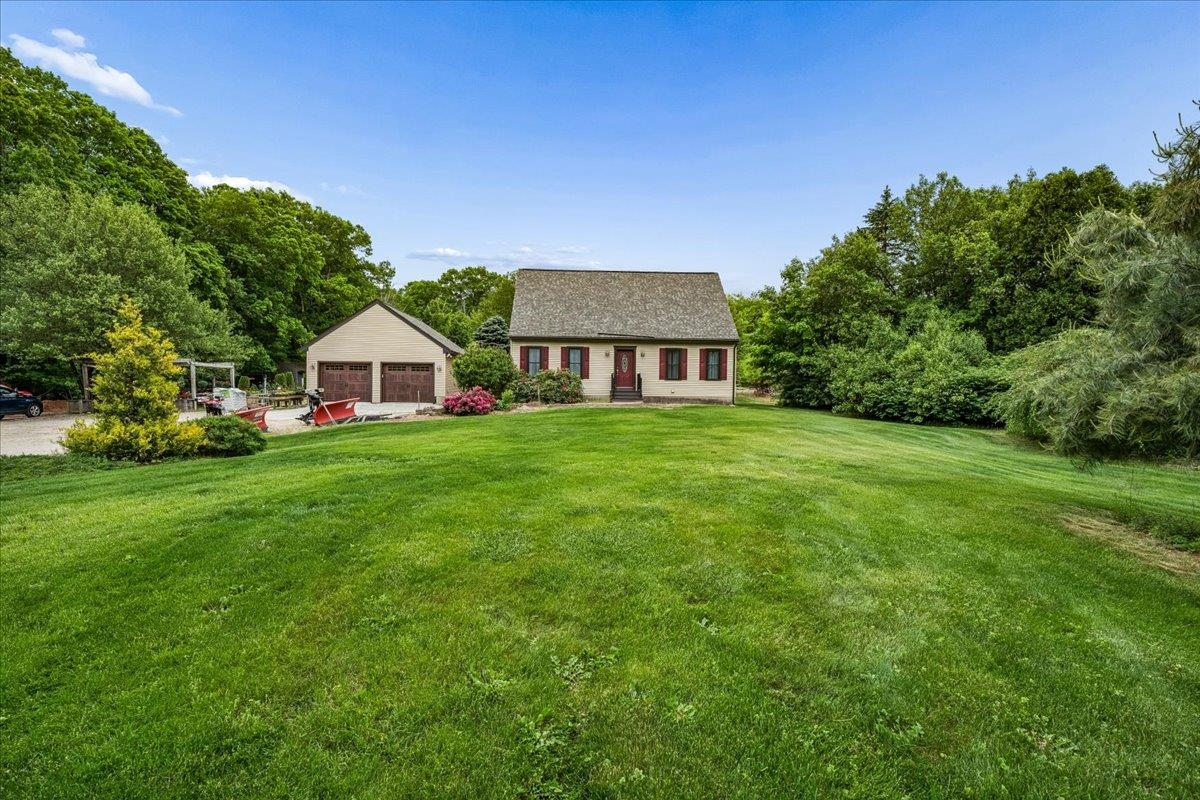 240 Sandown Rd, Chester, NH 03036