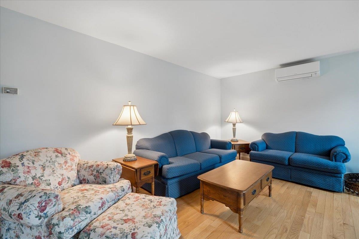 240 Sandown Rd, Chester, NH 03036