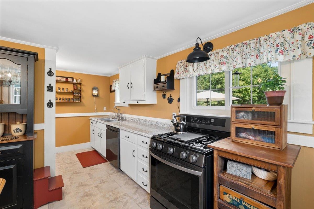 11 Stark N Hw, Dunbarton, NH 03046