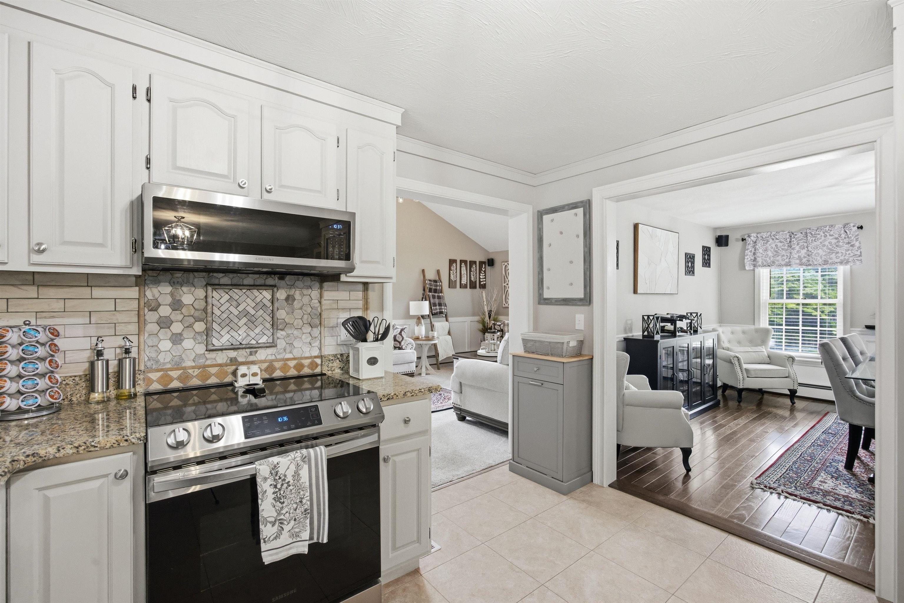 3 Faye Ln, Londonderry, NH 03053