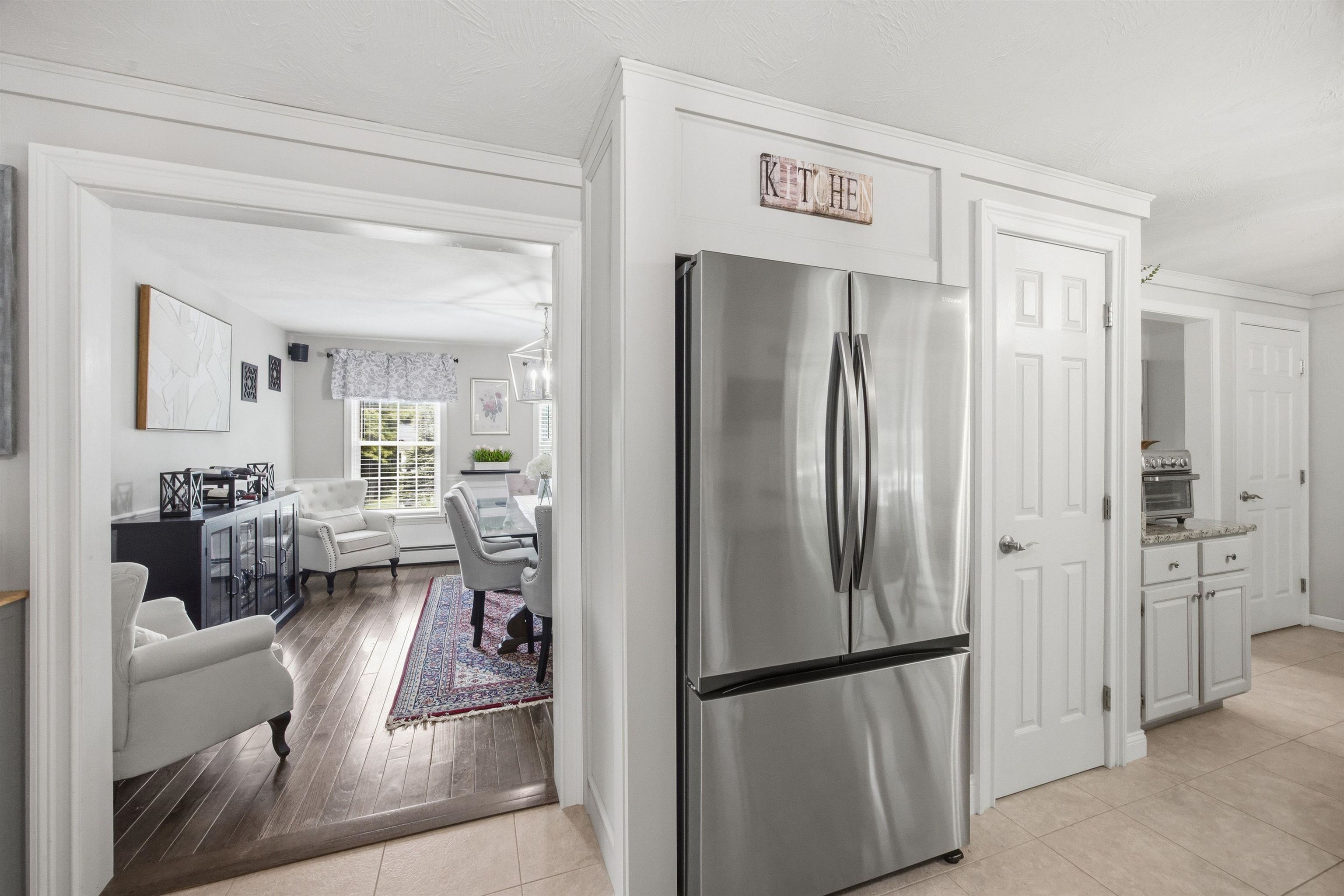 3 Faye Ln, Londonderry, NH 03053