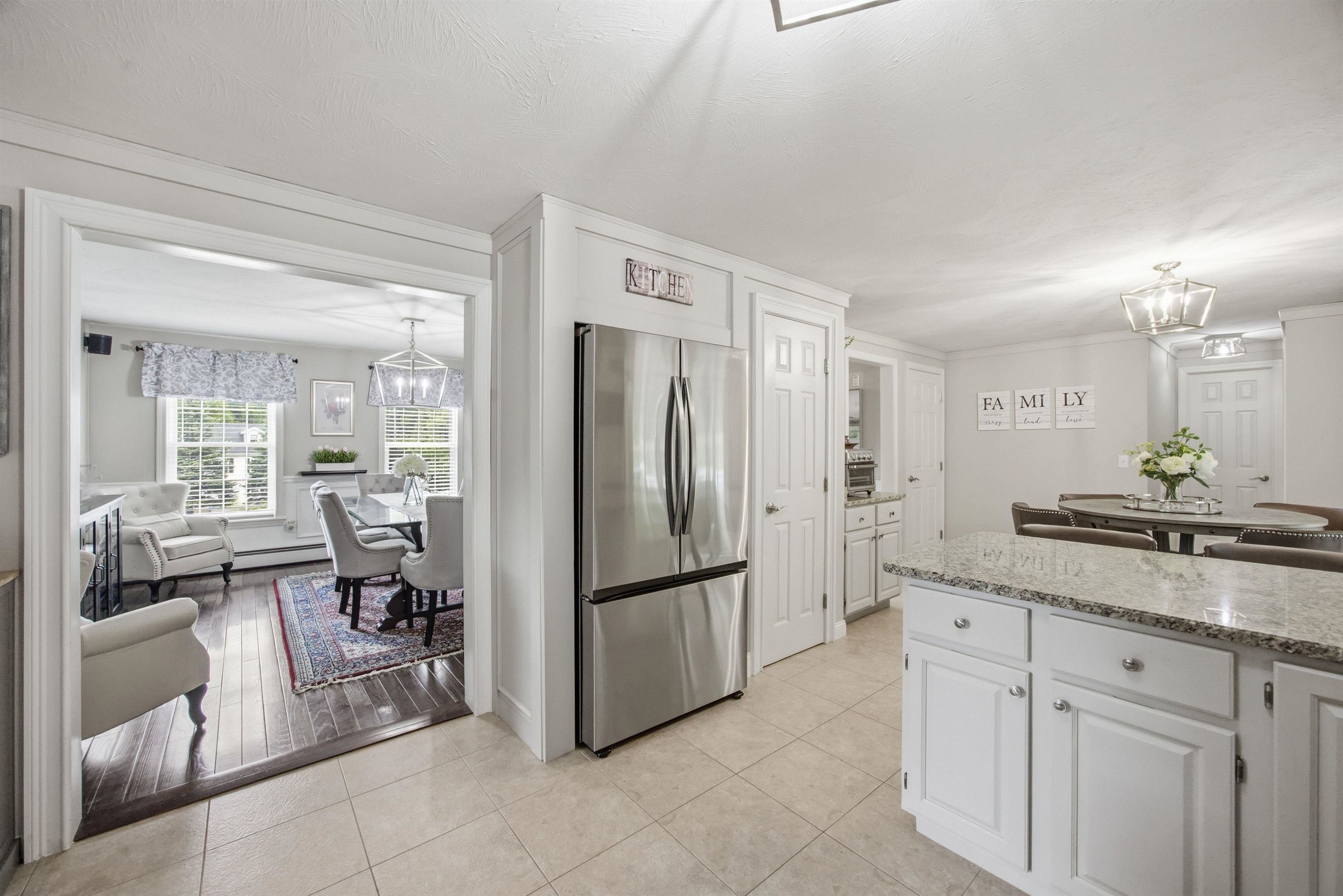 3 Faye Ln, Londonderry, NH 03053