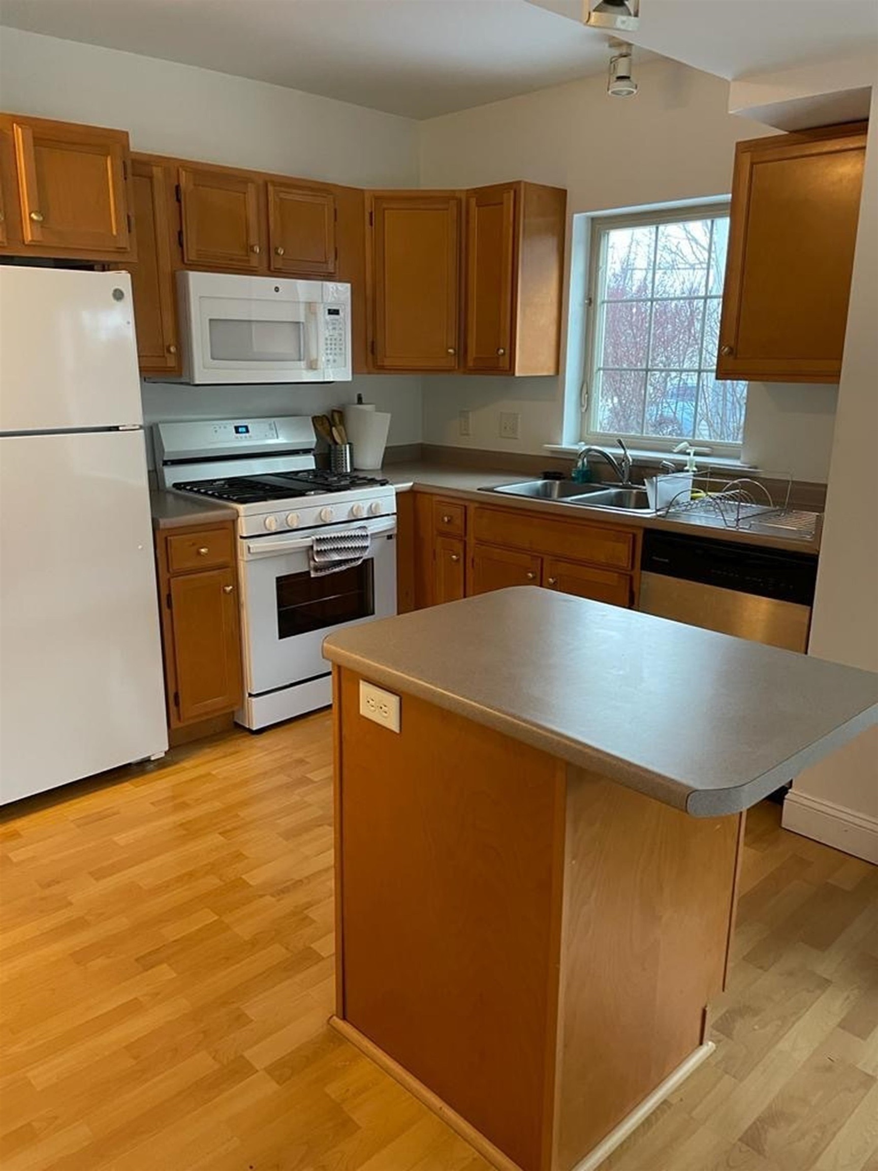 299 Mount Support Rd, Lebanon, NH 03766