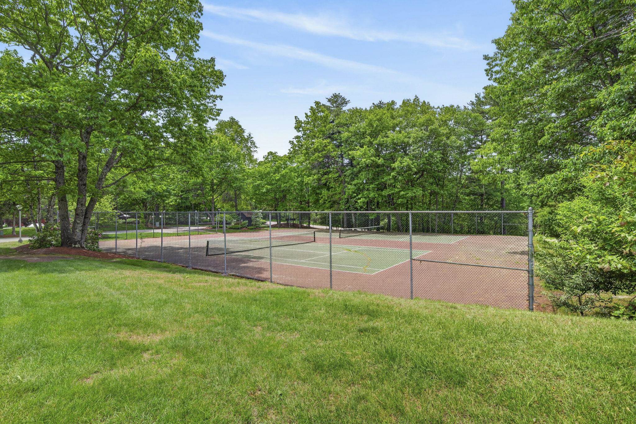 37 Stacey Cir, Windham, NH 03087