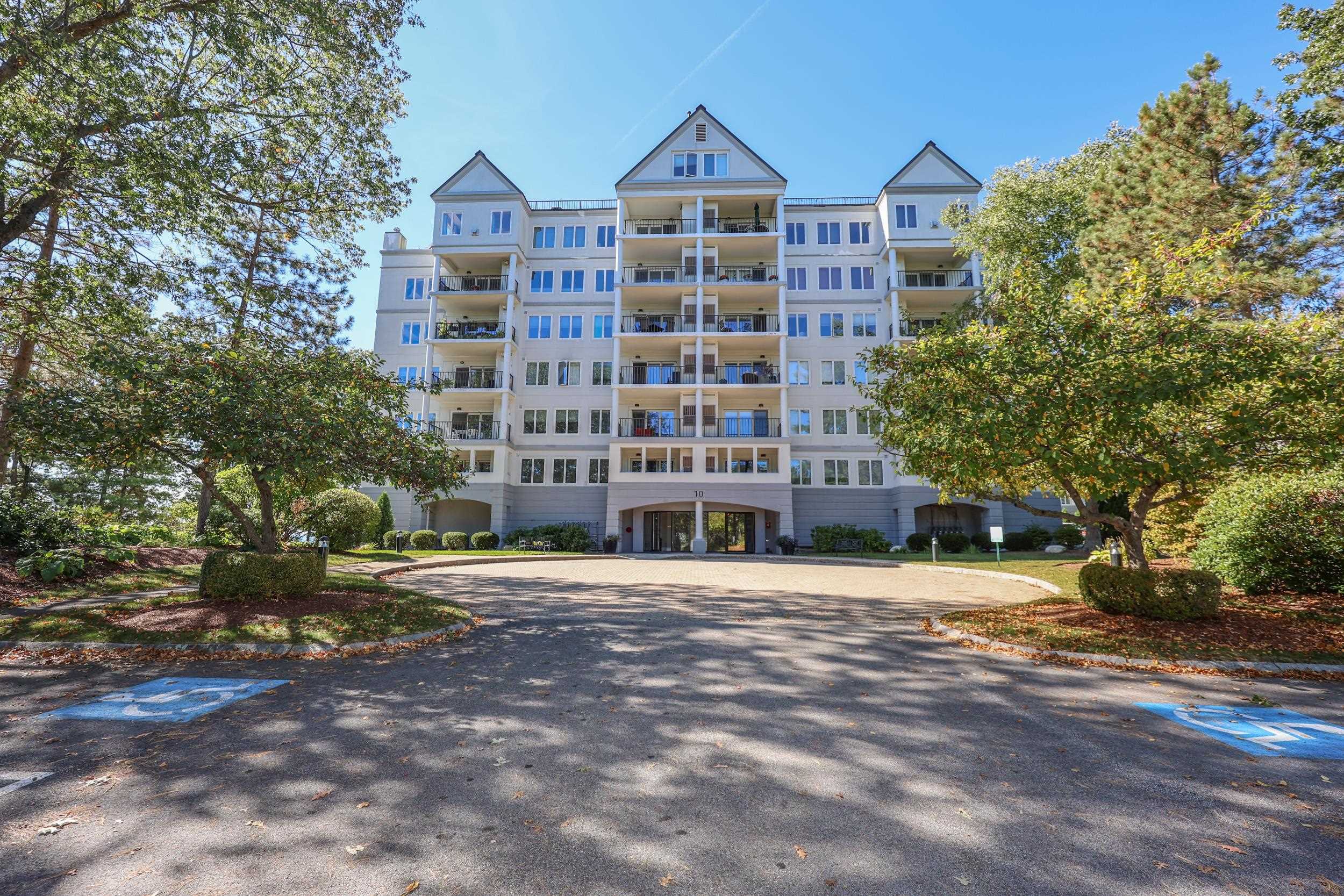 10 Mountain Laurels Dr #408, Nashua, NH 03062