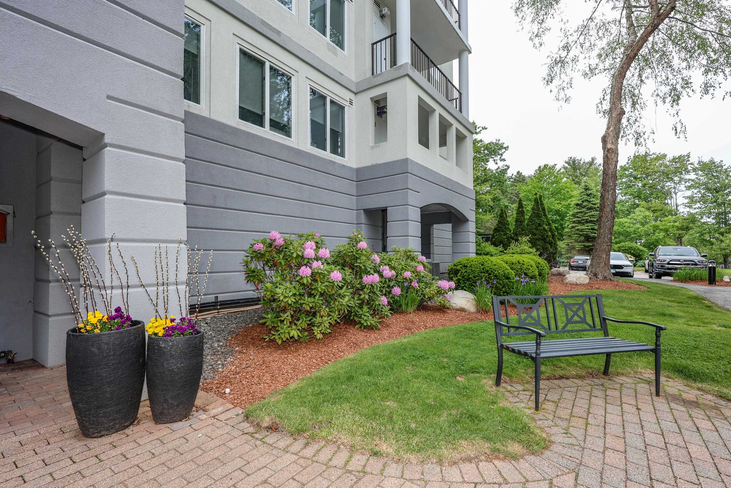 10 Mountain Laurels Dr #408, Nashua, NH 03062