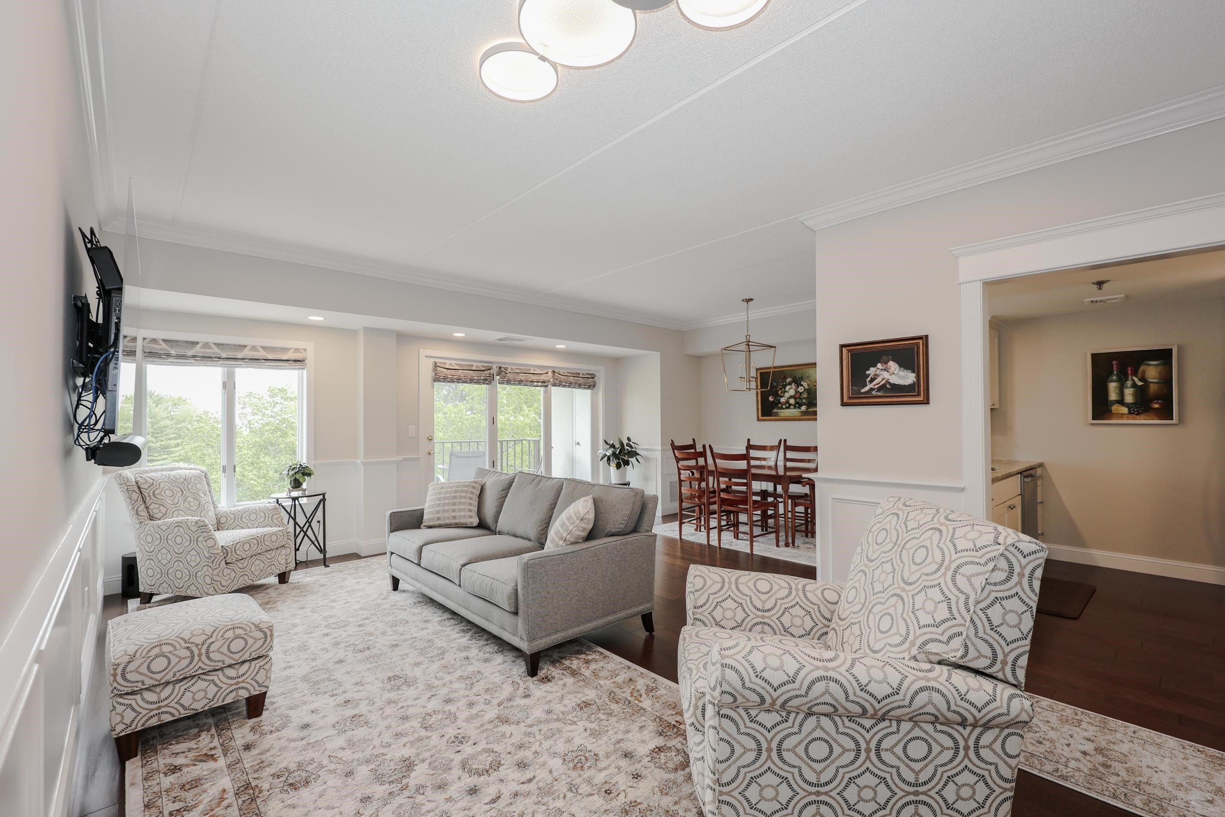 10 Mountain Laurels Dr, Nashua, NH 03062