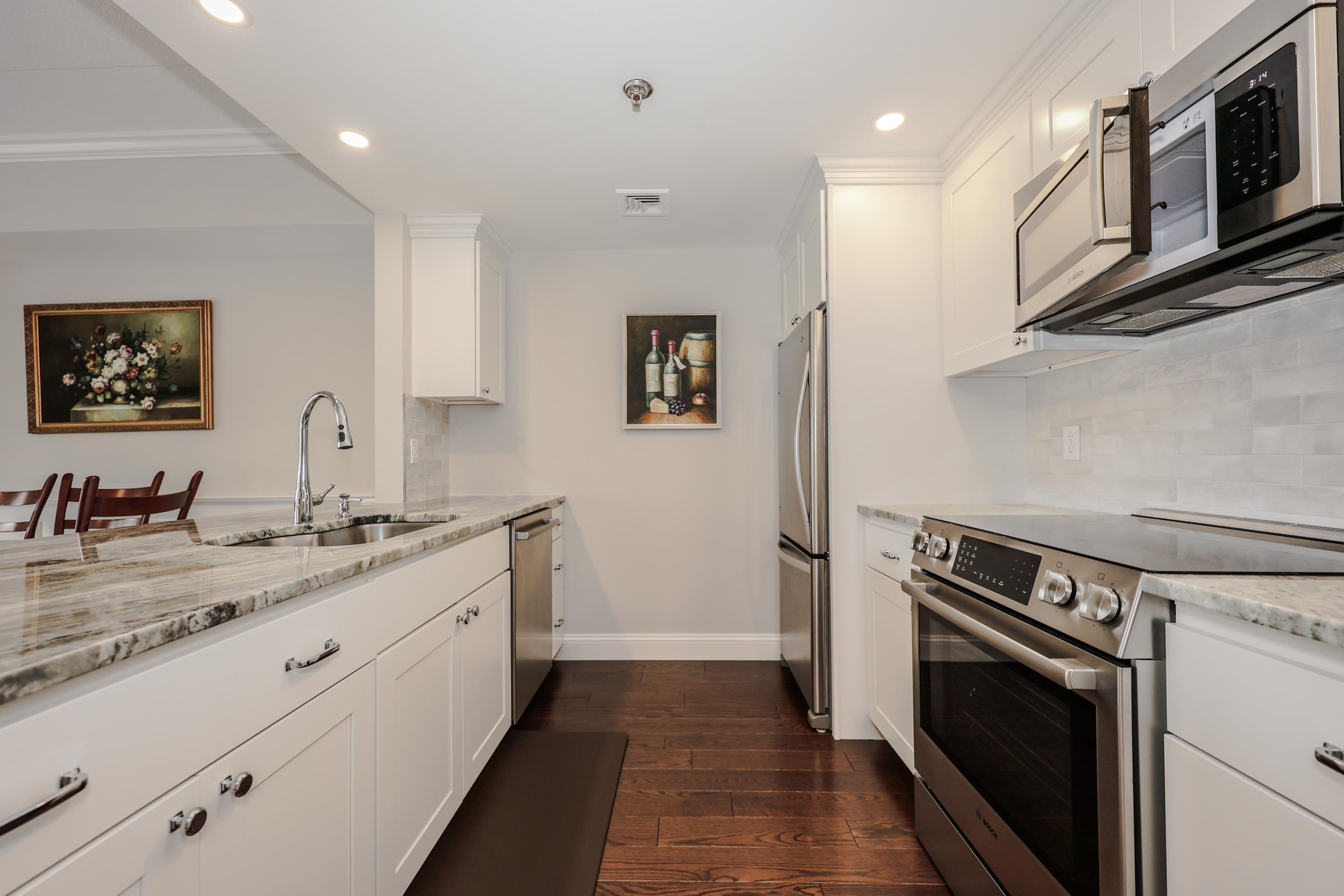10 Mountain Laurels Dr #408, Nashua, NH 03062