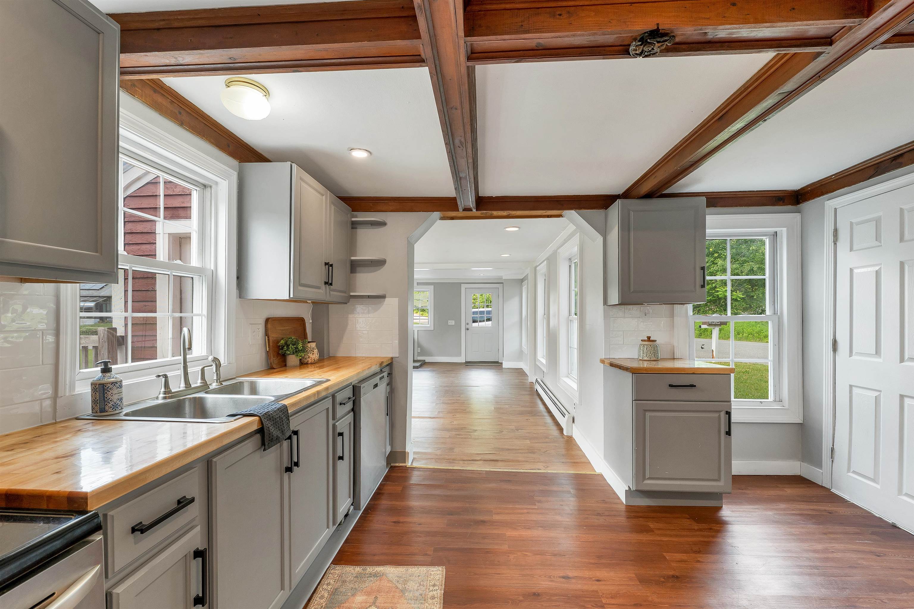 93 Gulf Rd, Derry, NH 03038