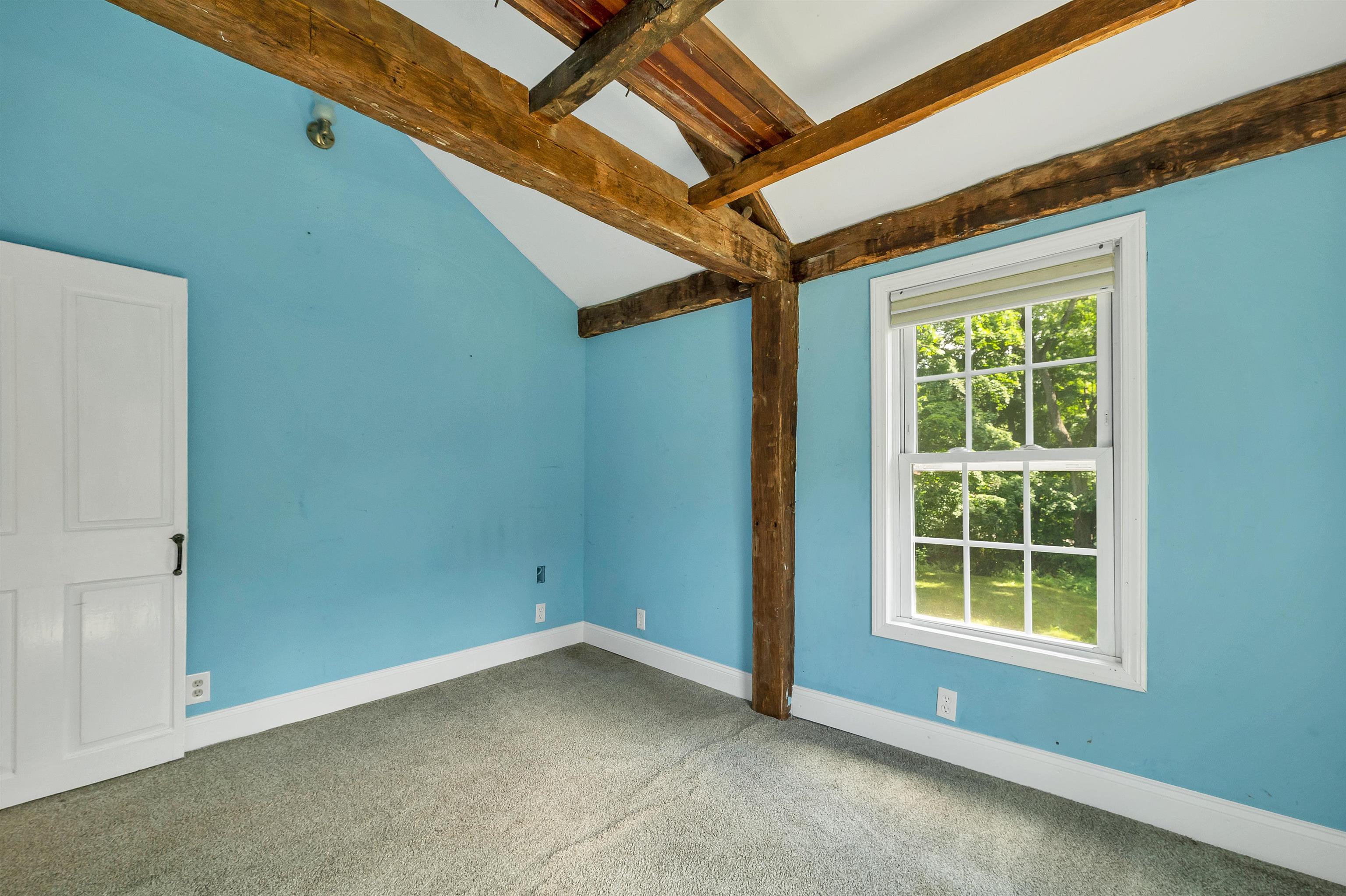 93 Gulf Rd, Derry, NH 03038
