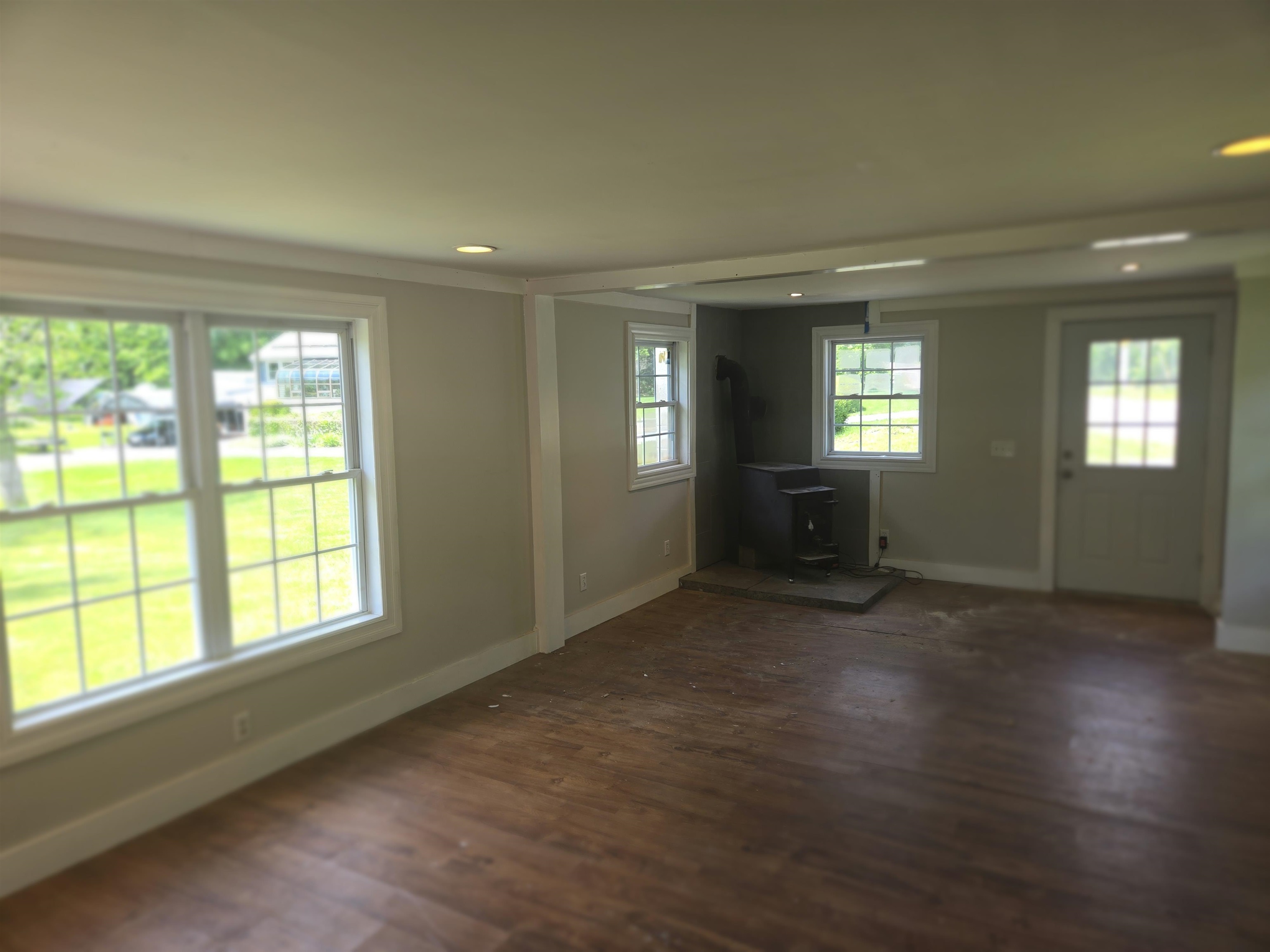93 Gulf Rd, Derry, NH 03038