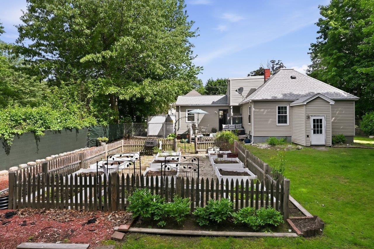 25 Eastman Ave, Bedford, NH 03110