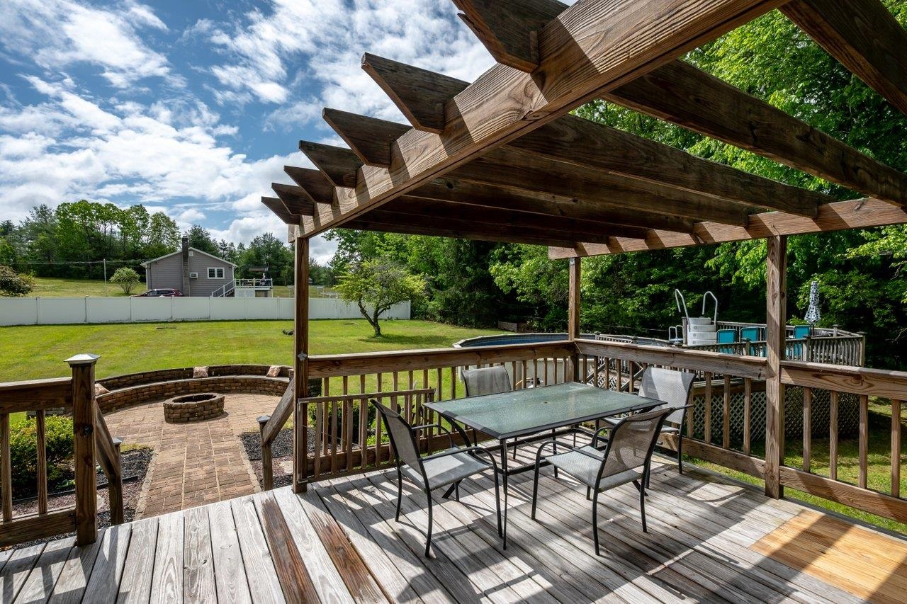 154 Flagg Rd, Rochester, NH 03839