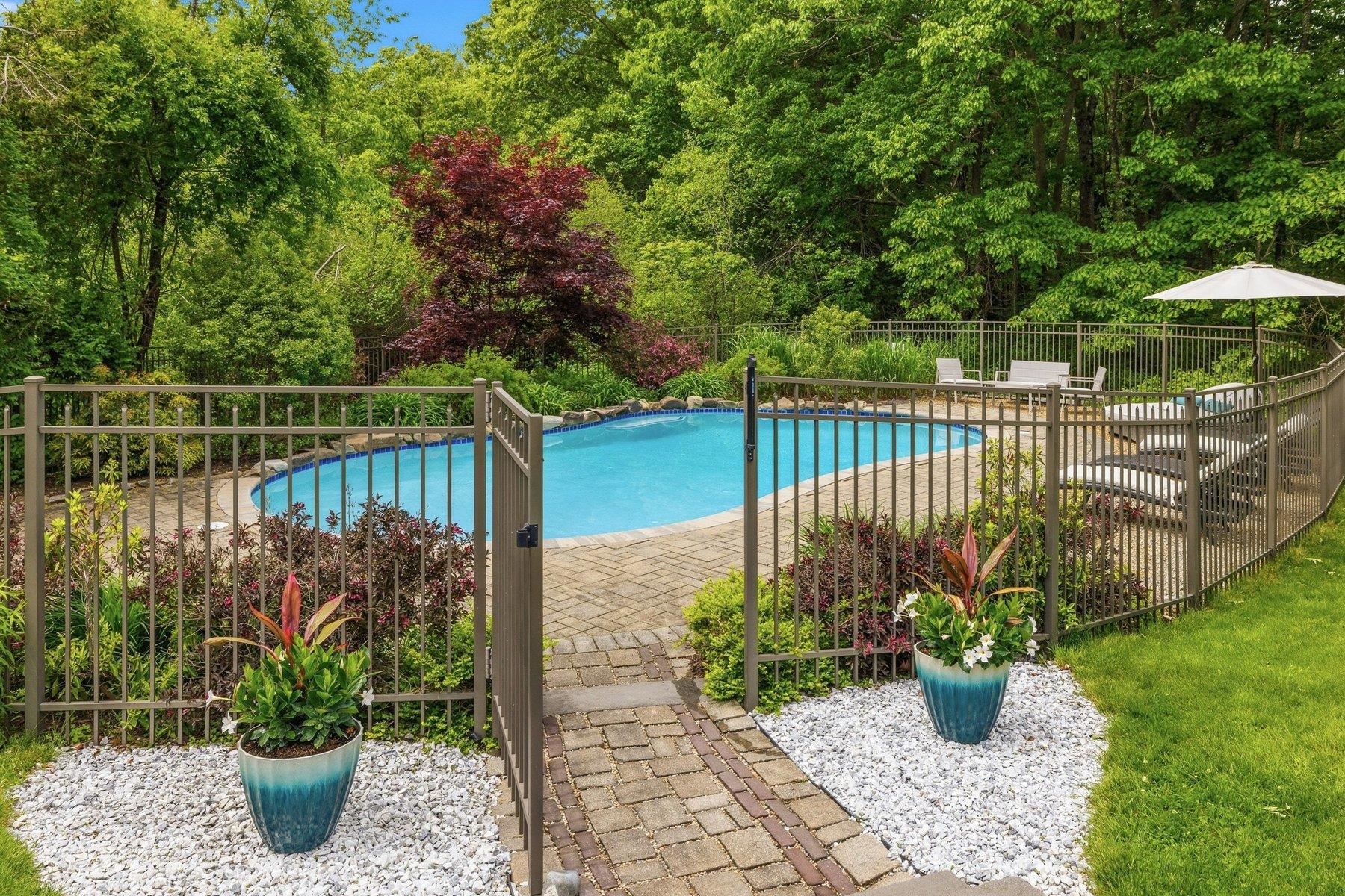 4 White Horse Dr, Rye, NH 03870