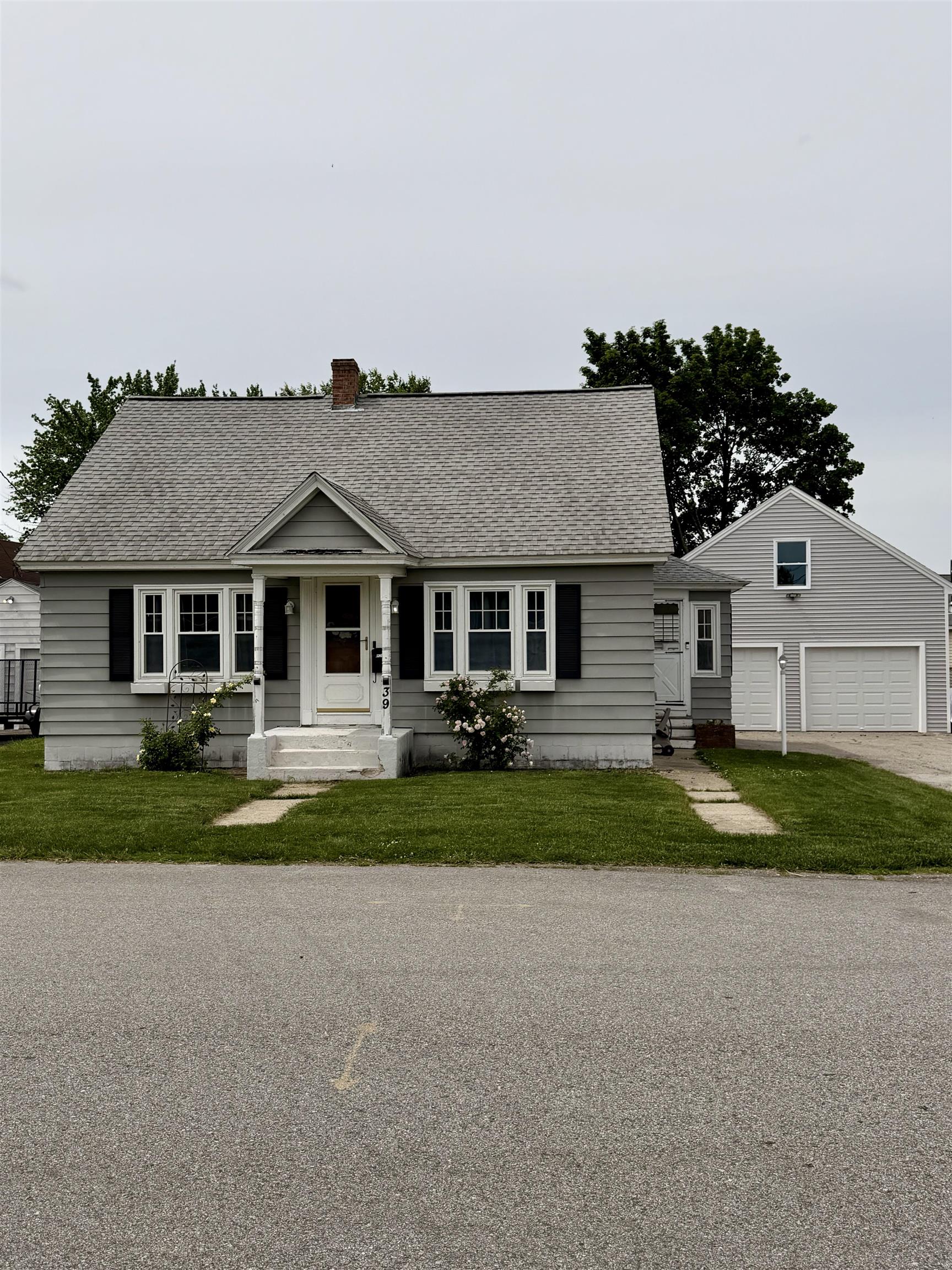 39 Lovewell St, Nashua, NH 03060