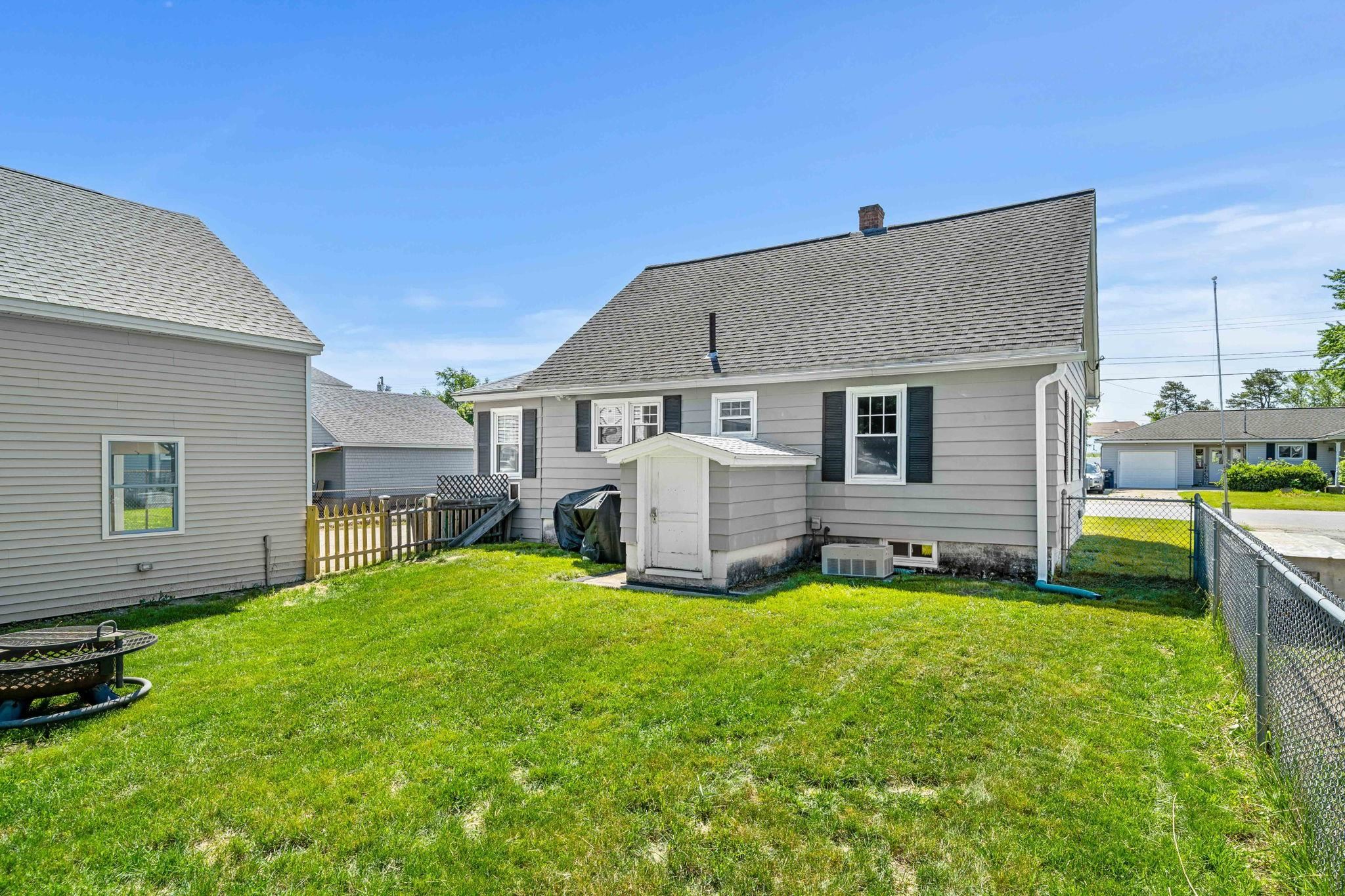 39 Lovewell St, Nashua, NH 03060