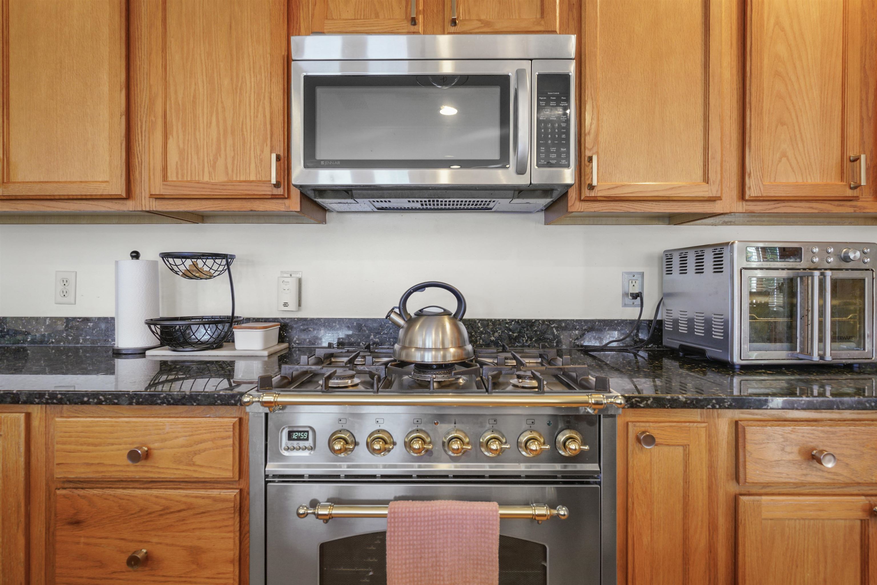 110 Red Gate Ln, Rindge, NH 03461