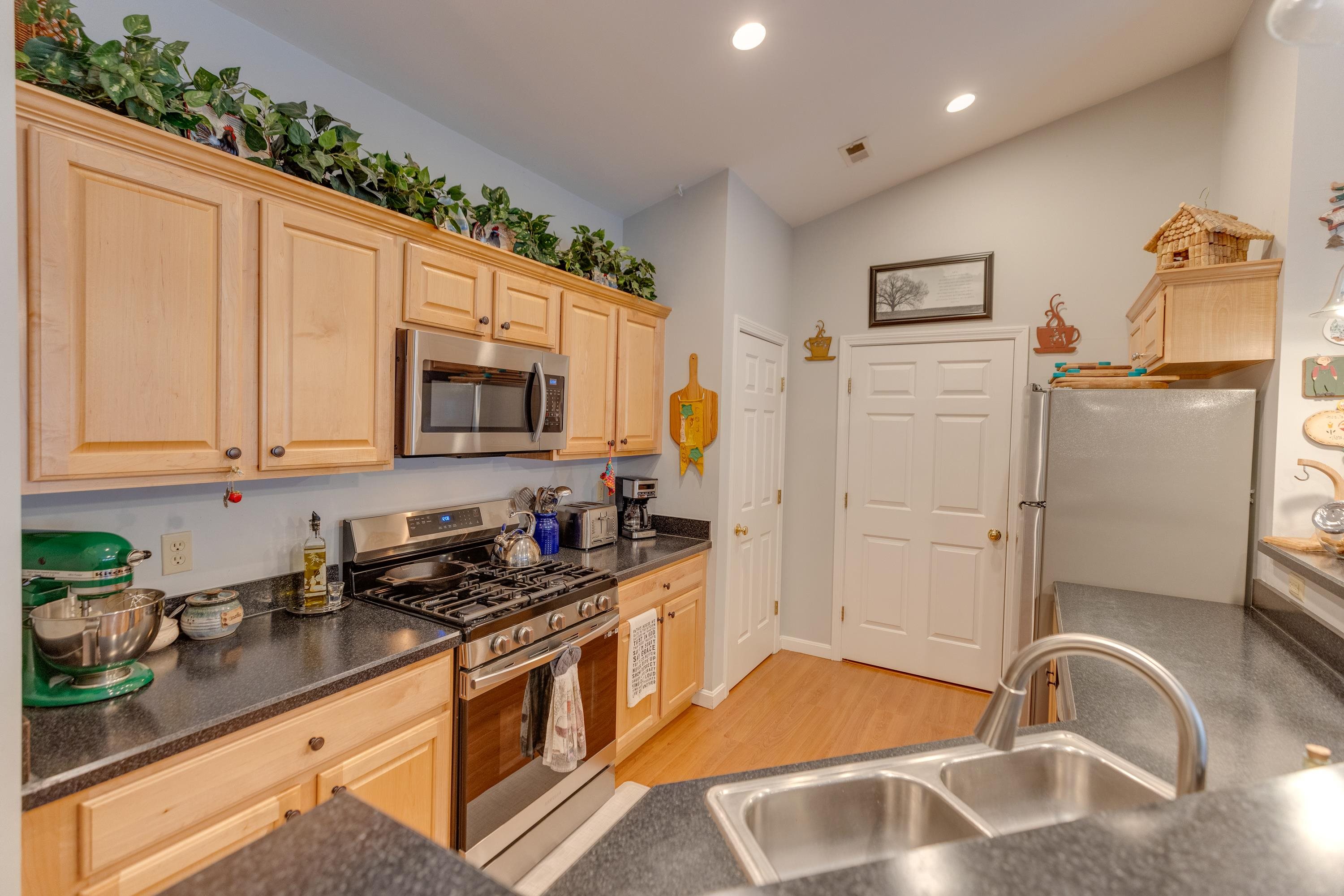 11 Blueberry Hill Rd, Plymouth, NH 03264