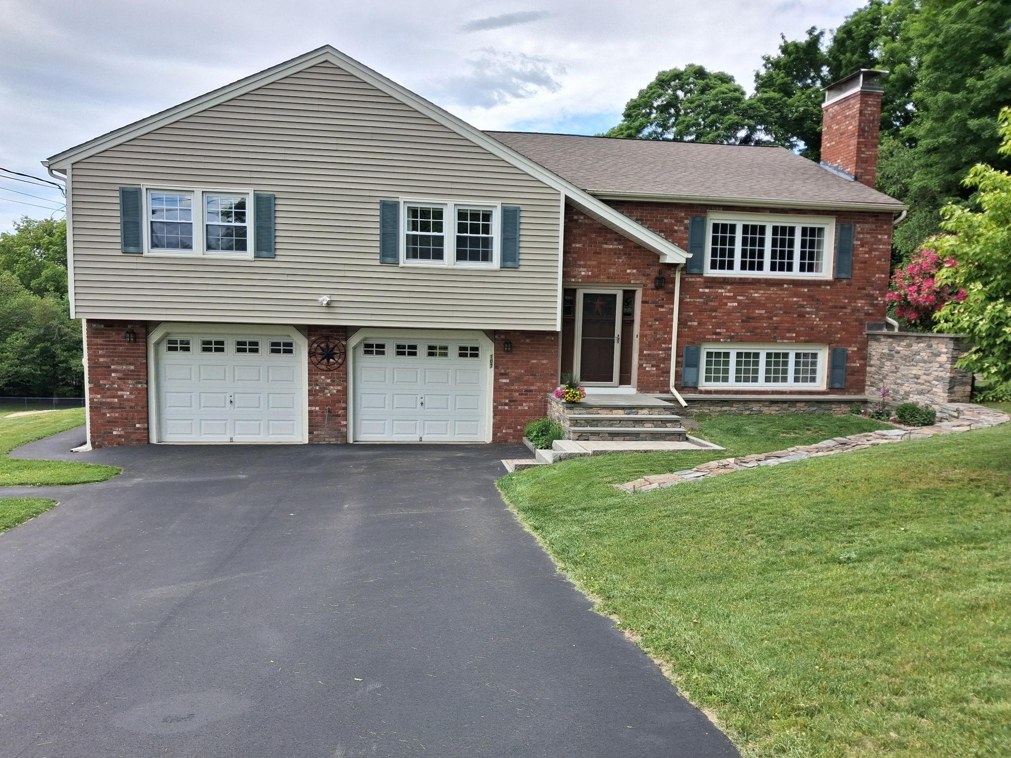 107 Kendall Pond Rd, Windham, NH 03087