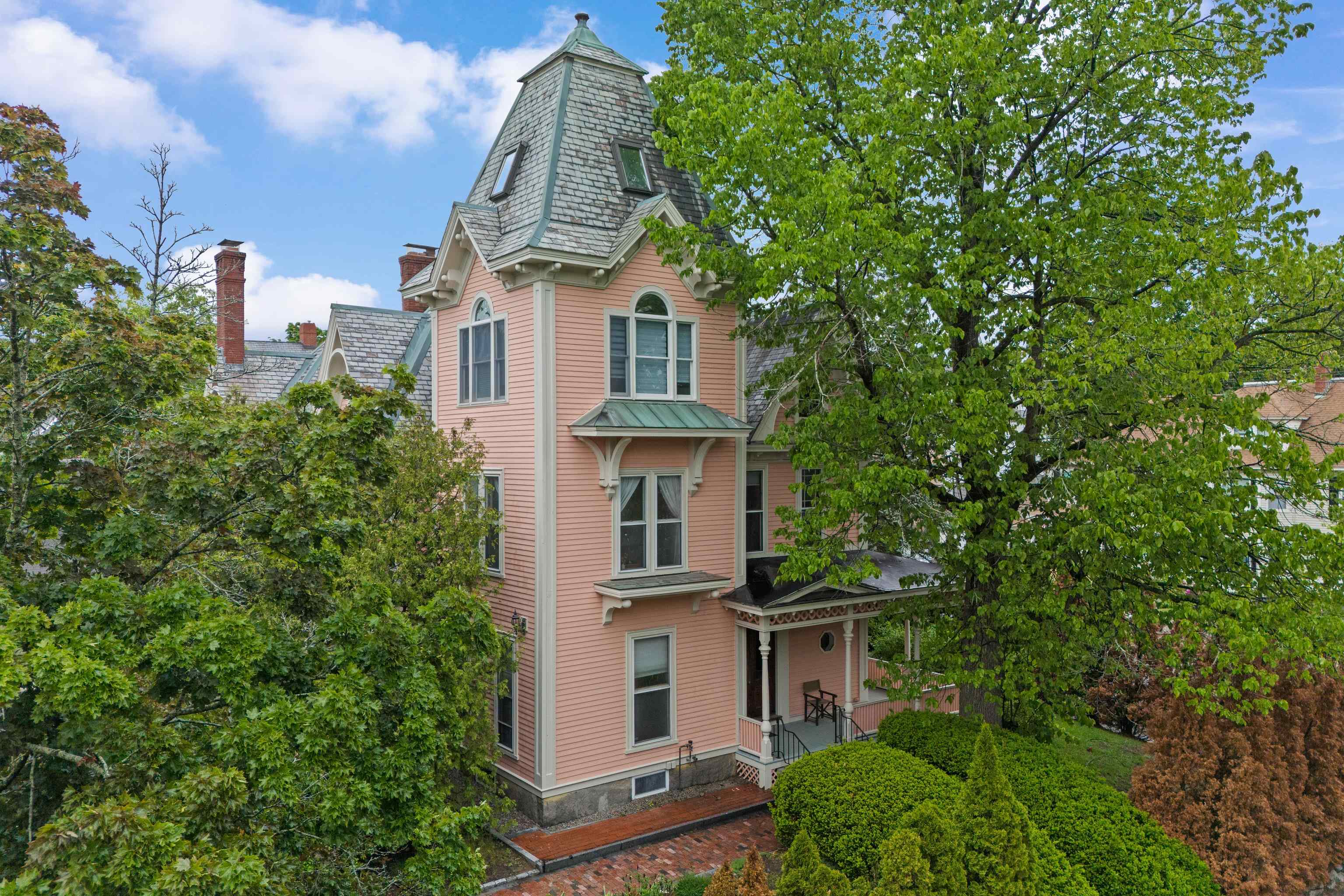 270 Orange St, Manchester, NH 03104