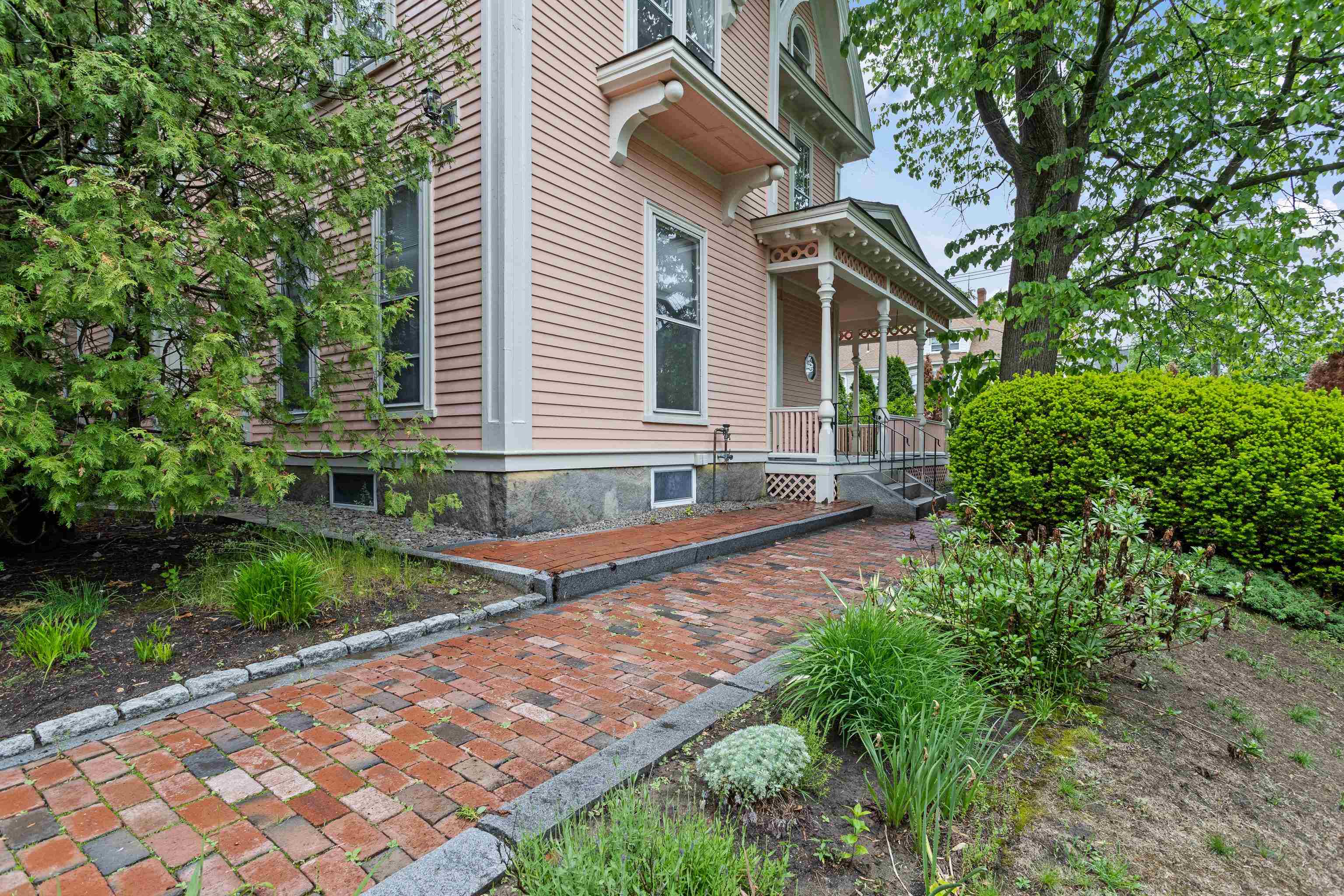 270 Orange St, Manchester, NH 03104