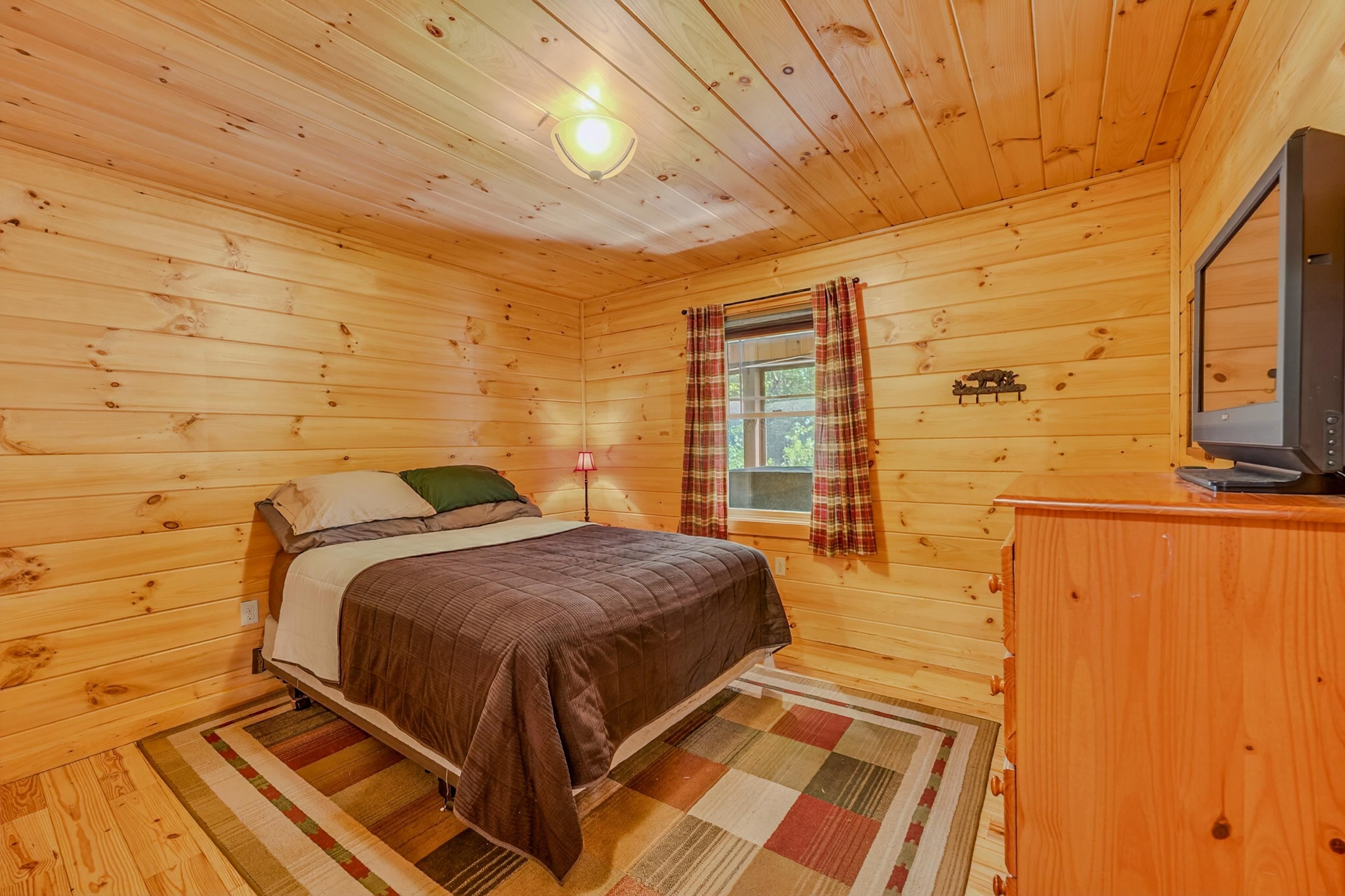 1560 Cherry Valley Rd, Bethlehem, NH 03574