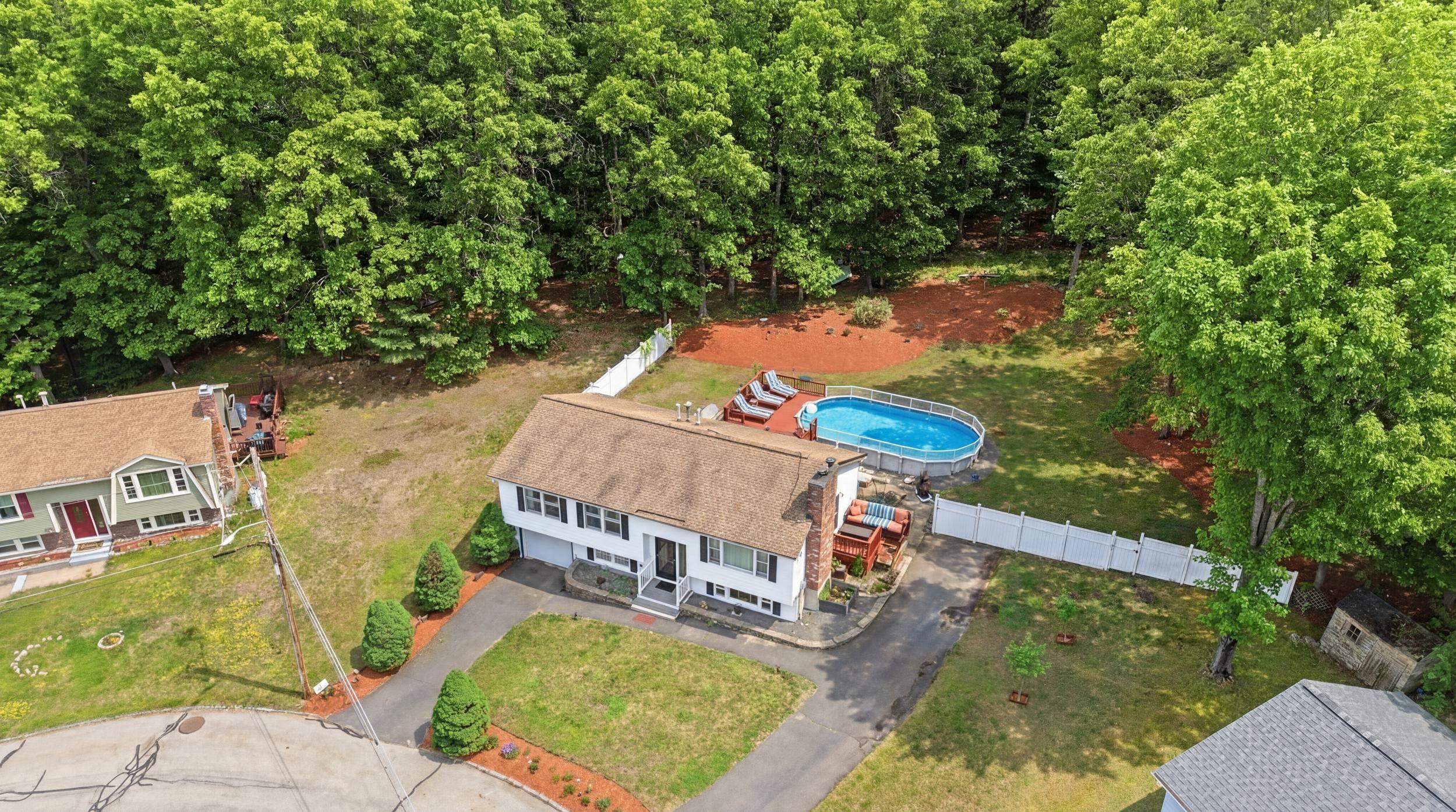 24 Jennifer Dr, Nashua, NH 03062