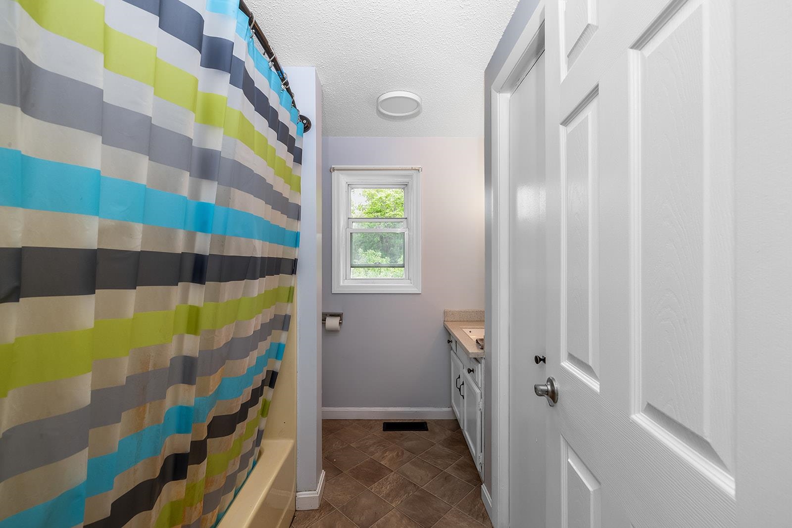 162 Hodgdon Rd, Weare, NH 03281