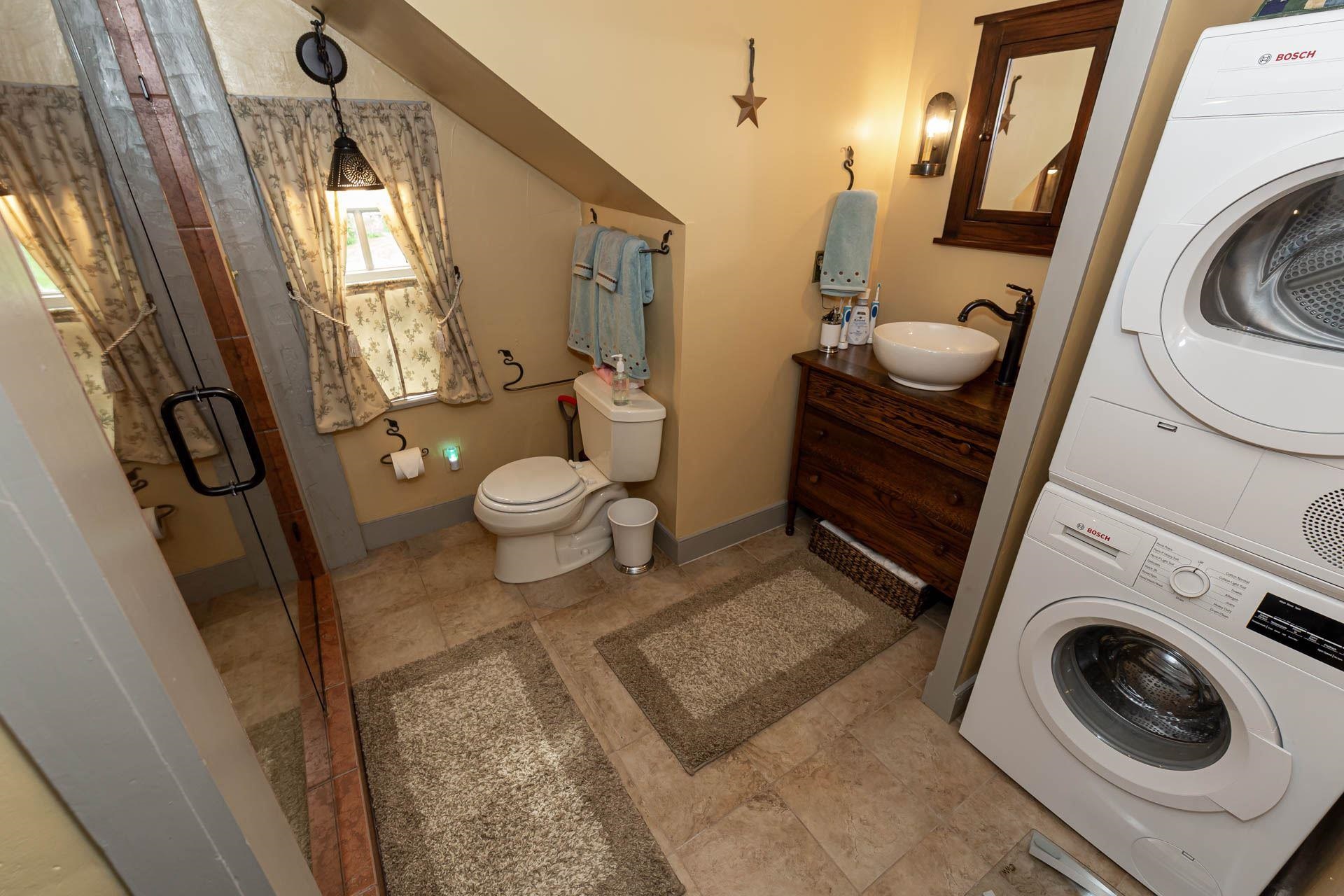 32 Sandown Rd, Danville, NH 03819
