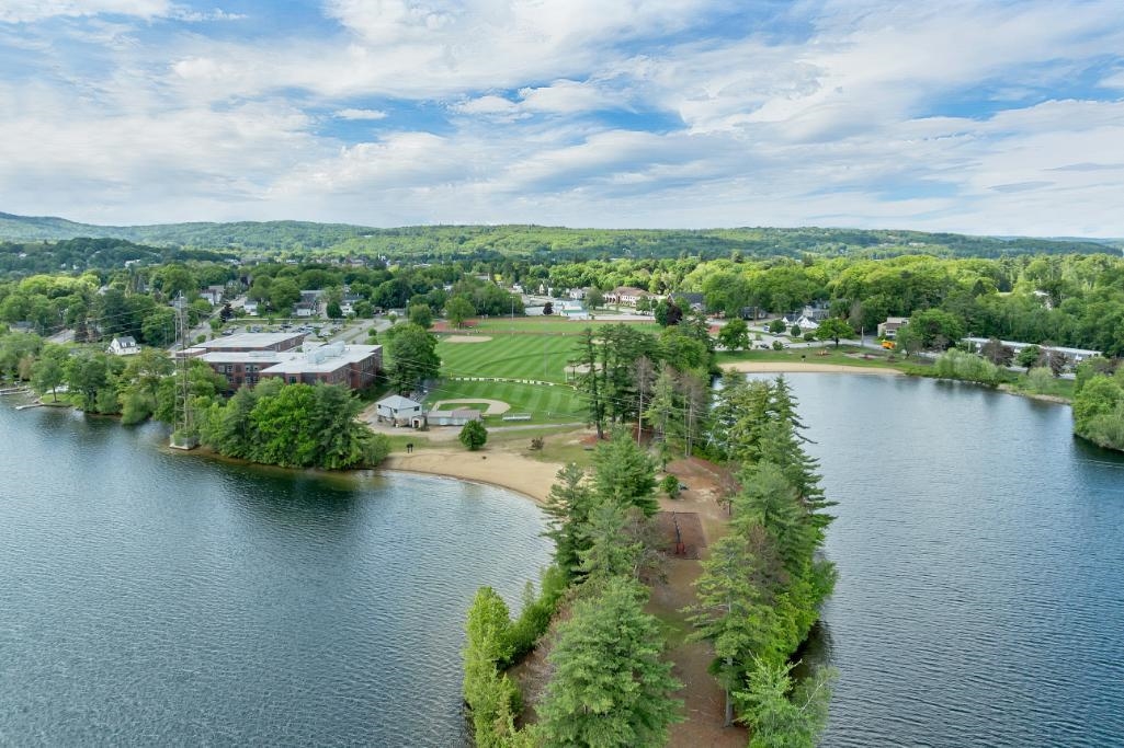 8 Lewis St, Laconia, NH 03246
