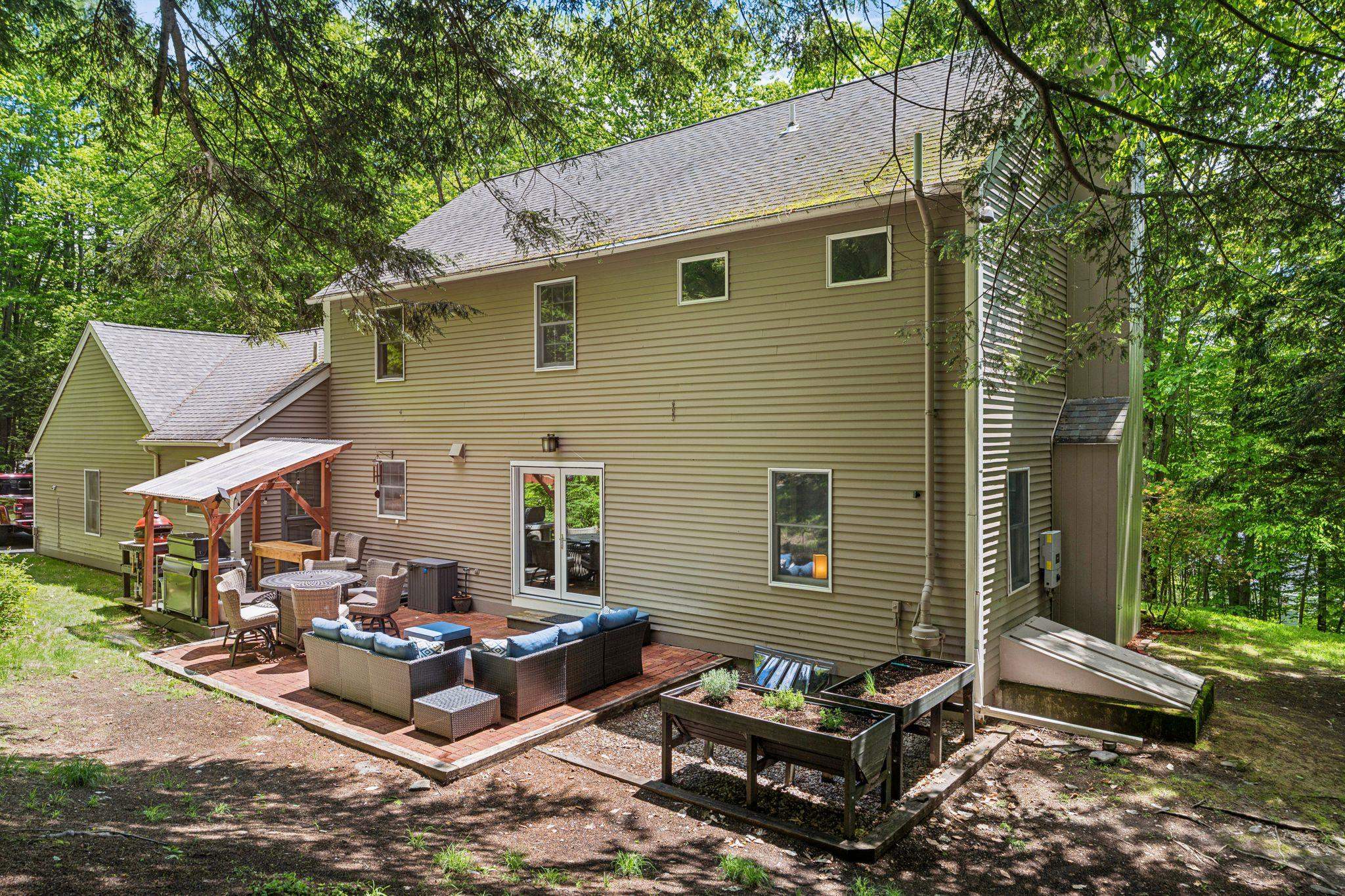 Photo 2 of Single family home for sale at 408 Morgan Rd, Quechee, VT 05059 | MLS# 5092537 | Listing updated on 2026-09-23