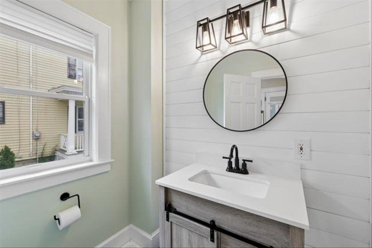 24 Hall Ave, Nashua, NH 03064