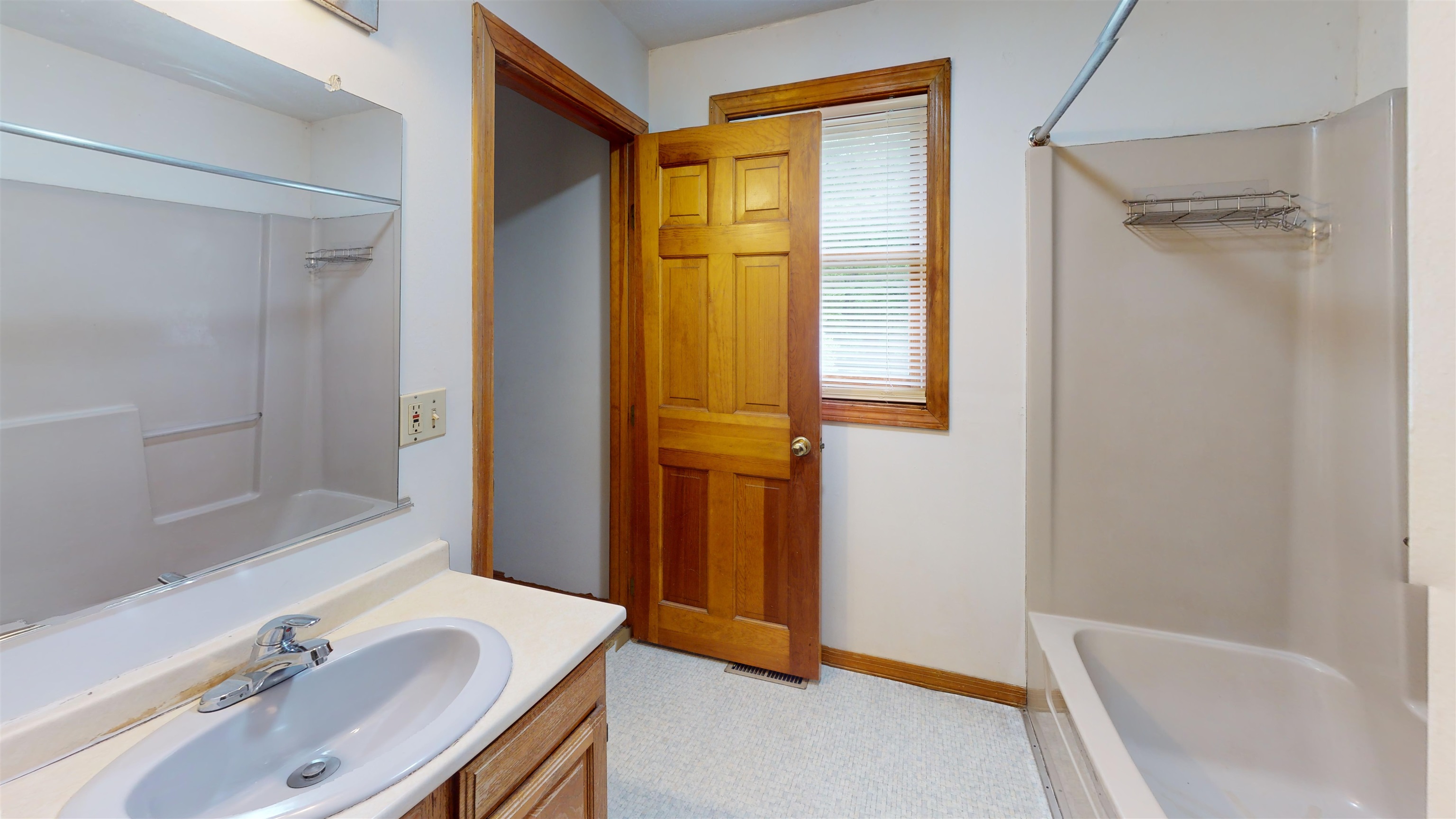 5A Mark St, Hudson, NH 03051