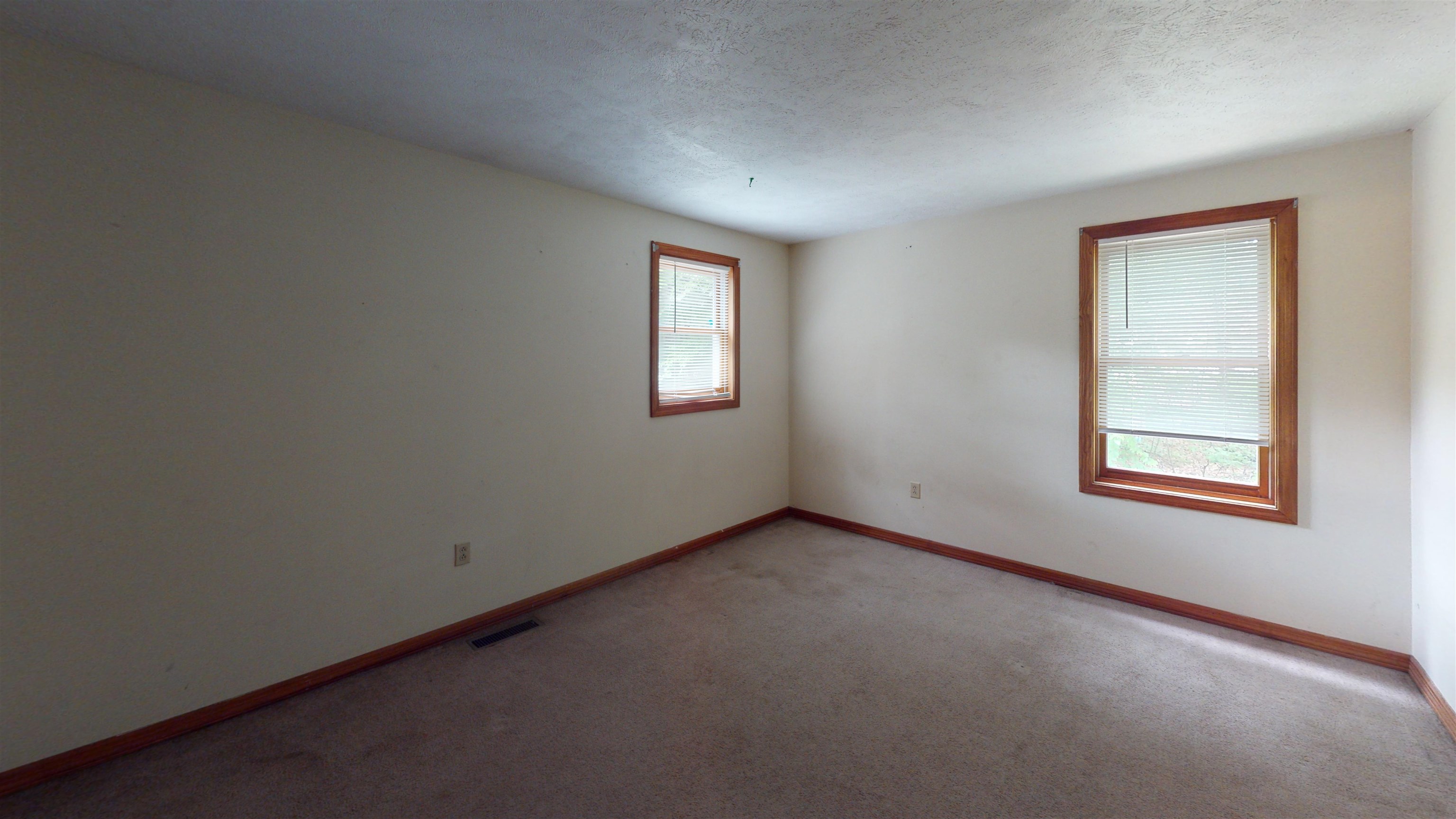 5A Mark St, Hudson, NH 03051