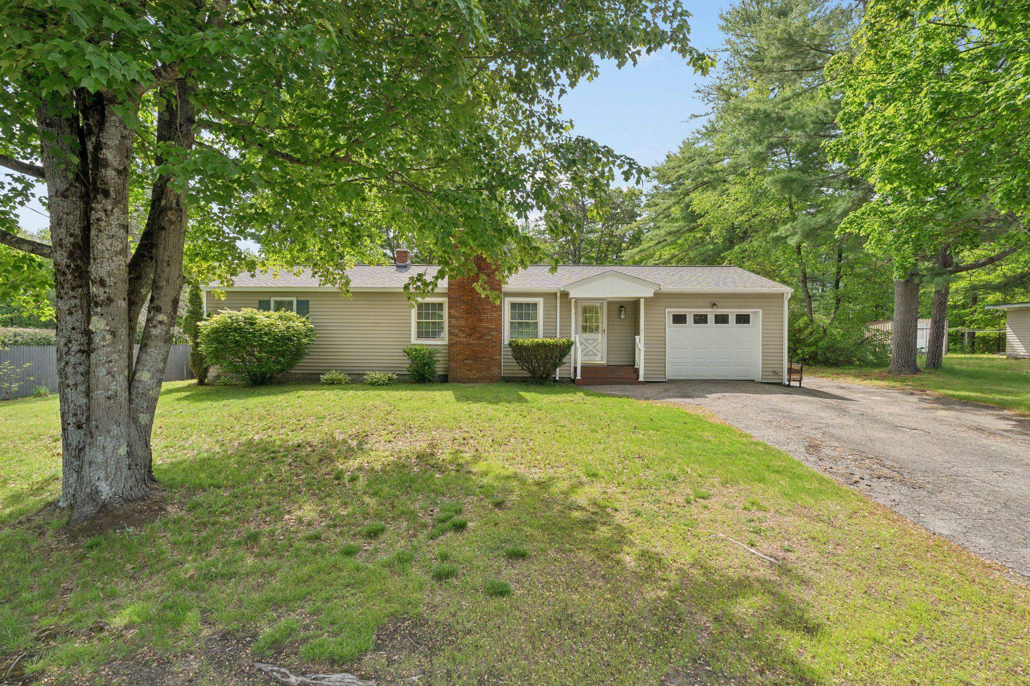 27 Flat Rock Bridge Rd, Rochester, NH 03868