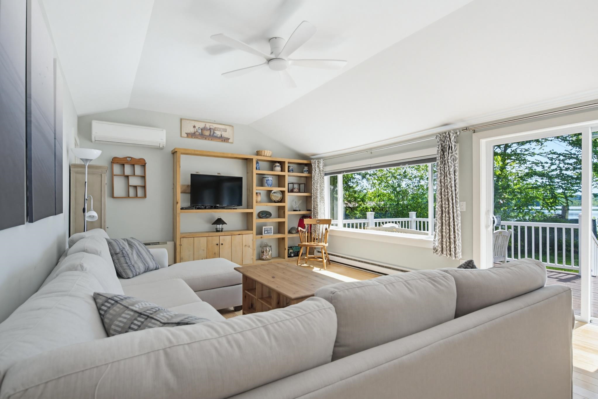 54 Shore Dr, Northwood, NH 03261