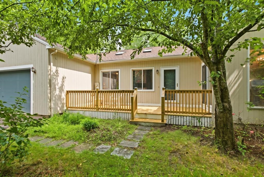 12 Poplar Dr, Raymond, NH 03077