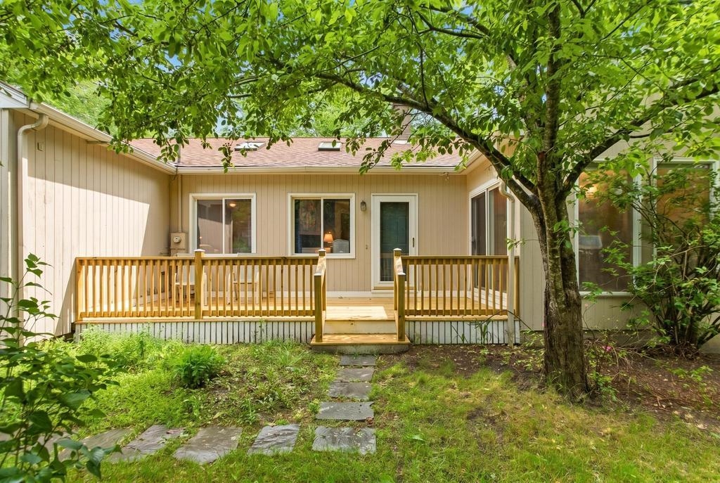 12 Poplar Dr, Raymond, NH 03077