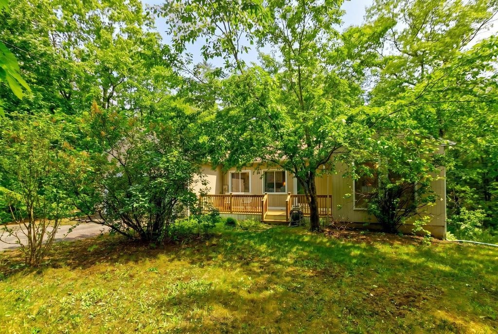 12 Poplar Dr, Raymond, NH 03077