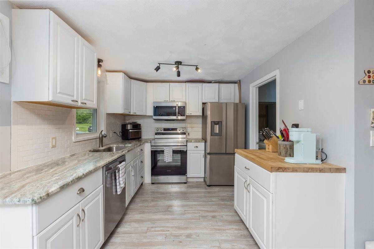 29 Olde Country Village Rd, Londonderry, NH 03053