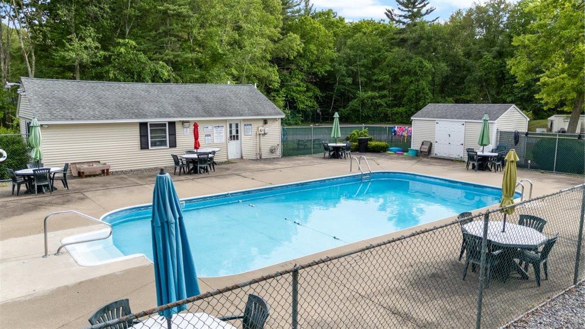 29 Olde Country Village Rd, Londonderry, NH 03053
