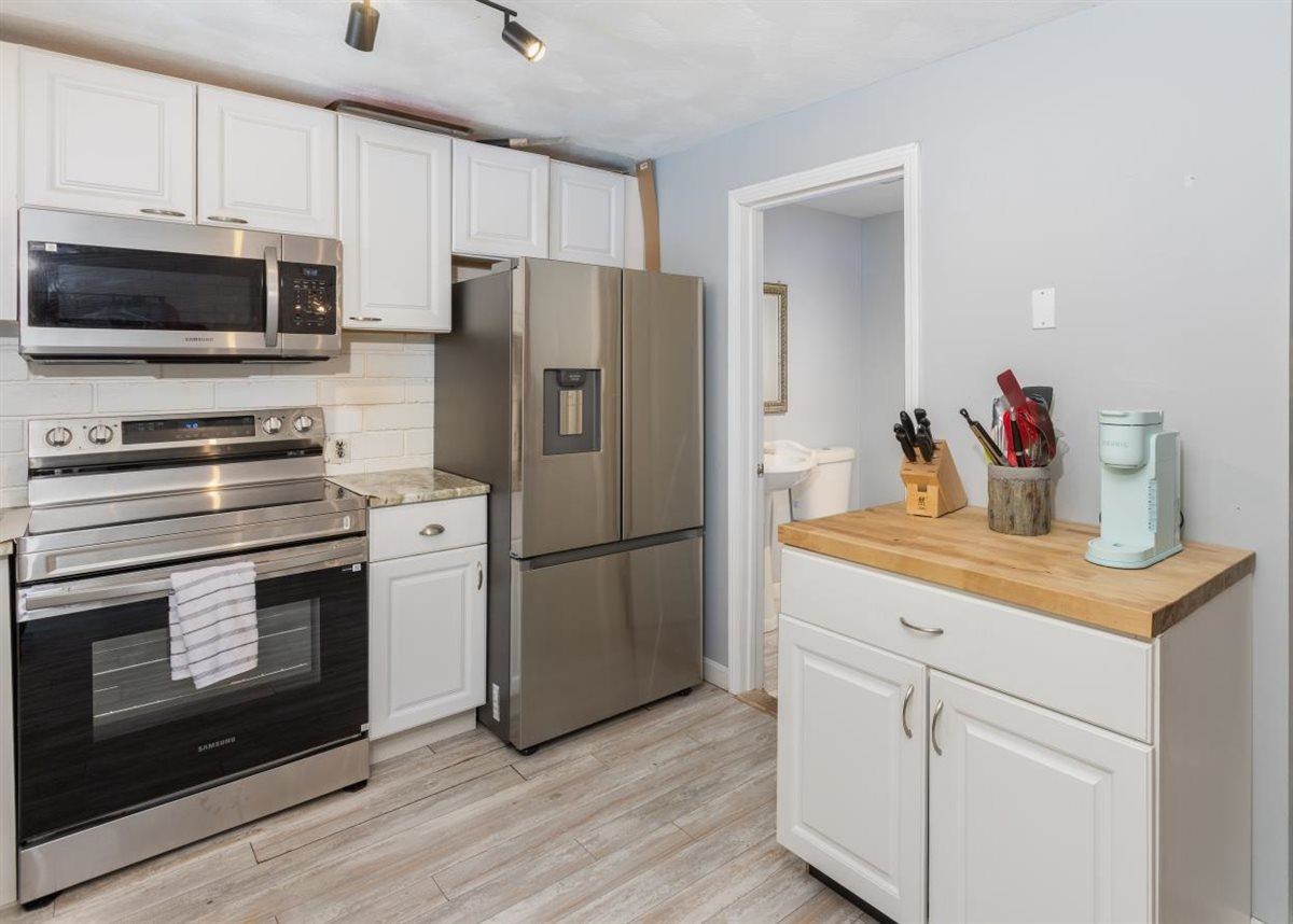 29 Olde Country Village Rd, Londonderry, NH 03053