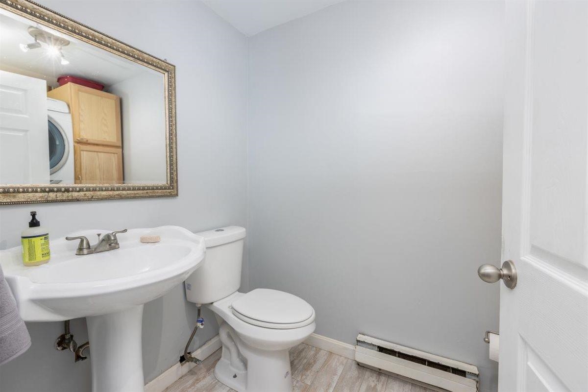 29 Olde Country Village Rd, Londonderry, NH 03053