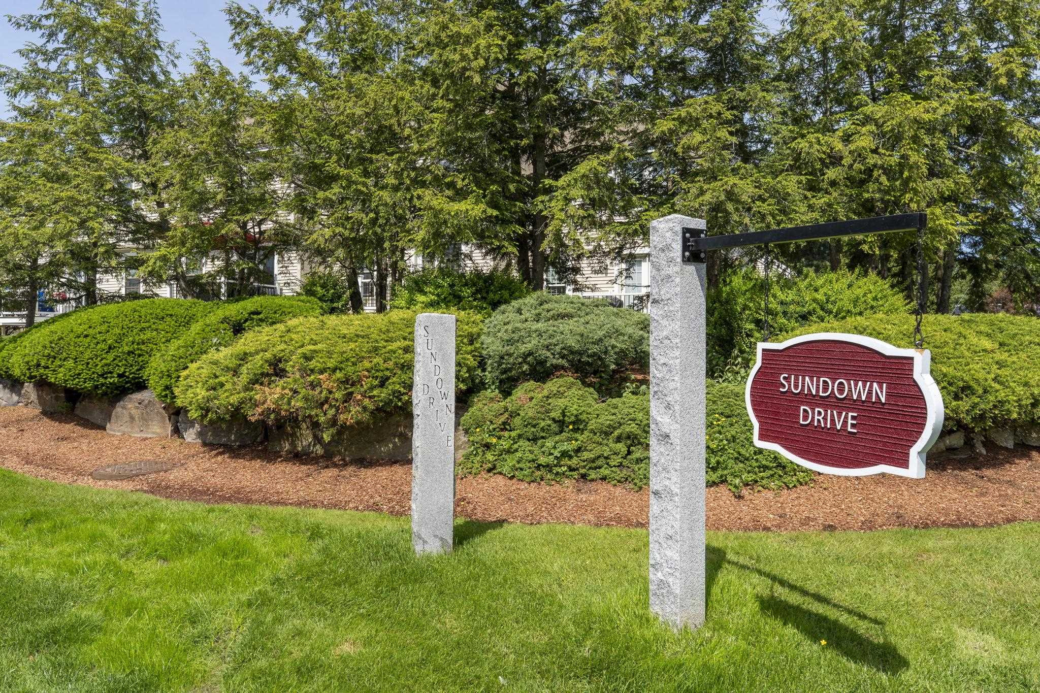 11 Sundown Dr, Derry, NH 03038