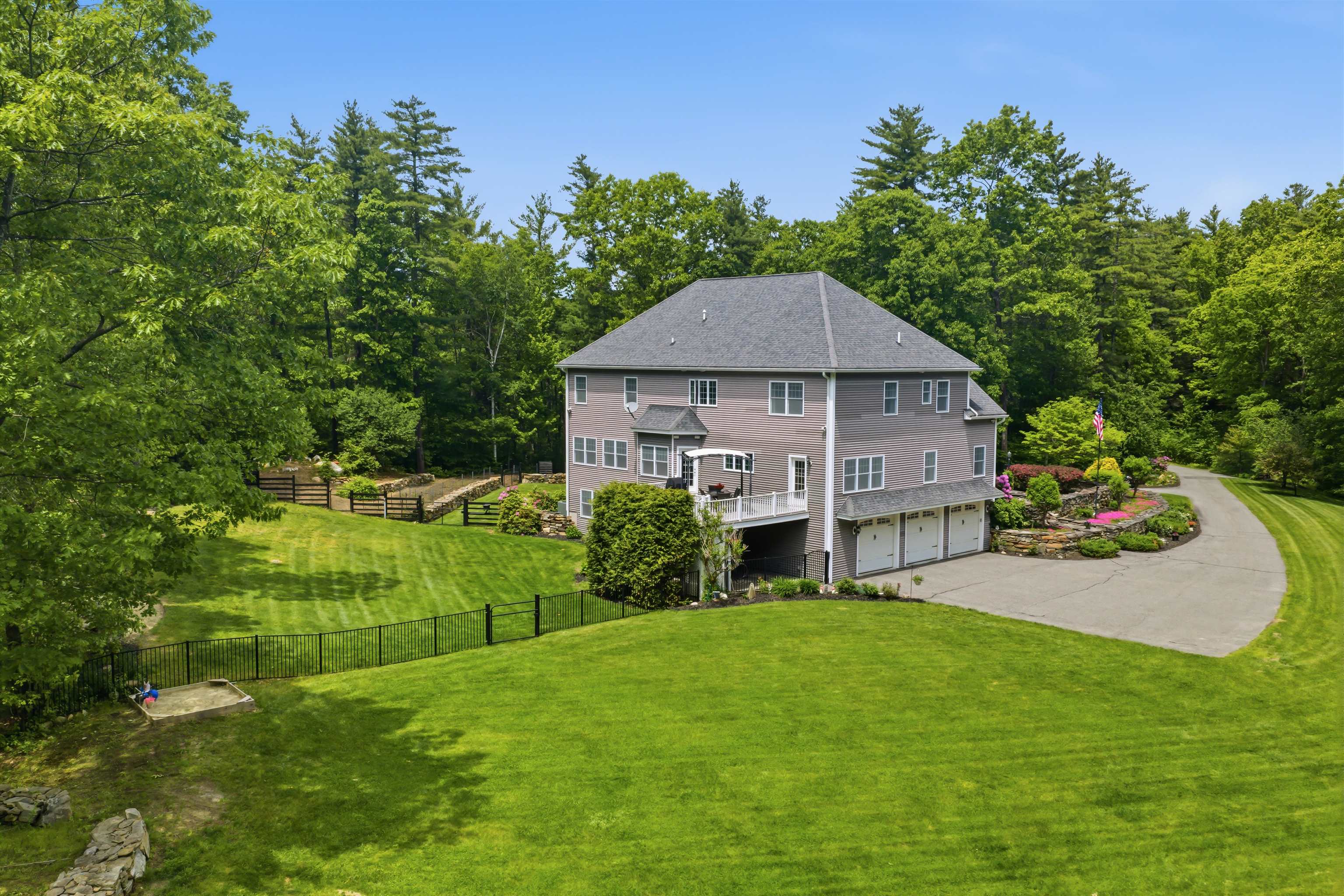 9 Deer Run Rd, Atkinson, NH 03811